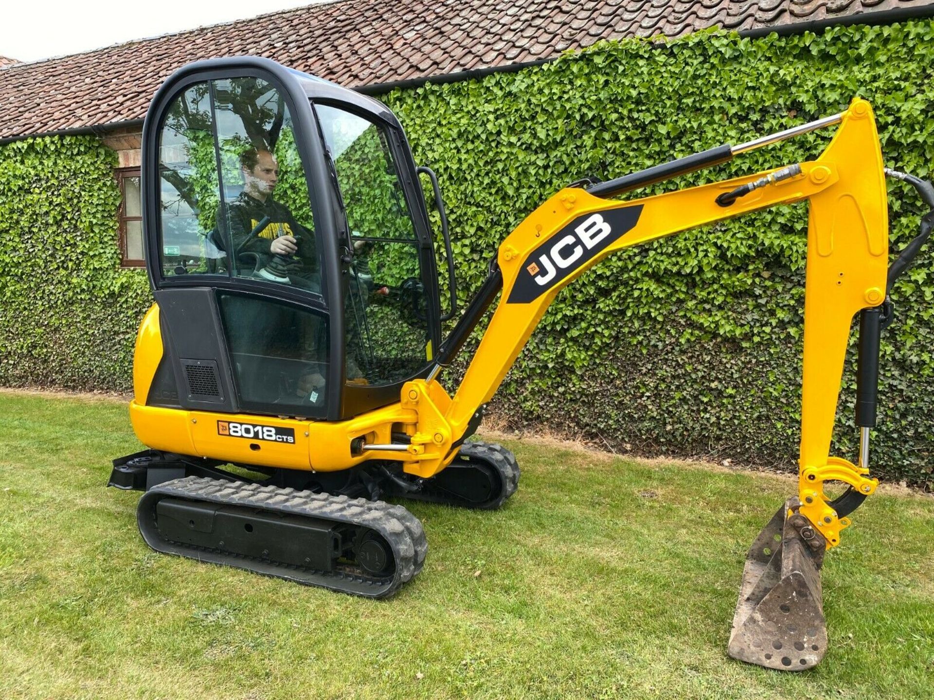 JCB 8018 CTS MINI DIGGER, YEAR 2012, ONLY 1680 HOURS, C/W 3 BUCKETS, EXPANDING TRACKS, QUICK HITCH - Image 3 of 11