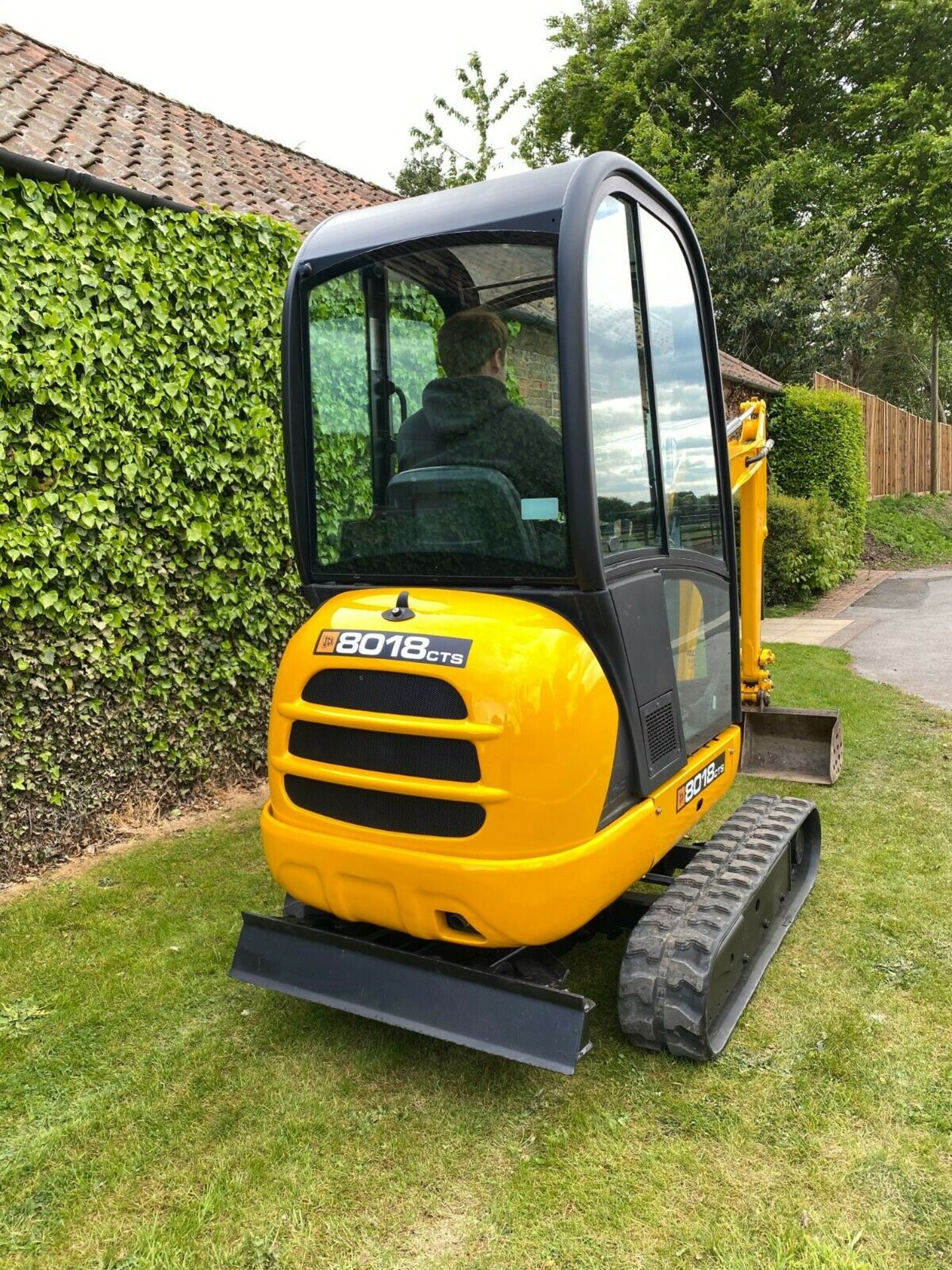 JCB 8018 CTS MINI DIGGER, YEAR 2012, ONLY 1680 HOURS, C/W 3 BUCKETS, EXPANDING TRACKS, QUICK HITCH - Image 6 of 11