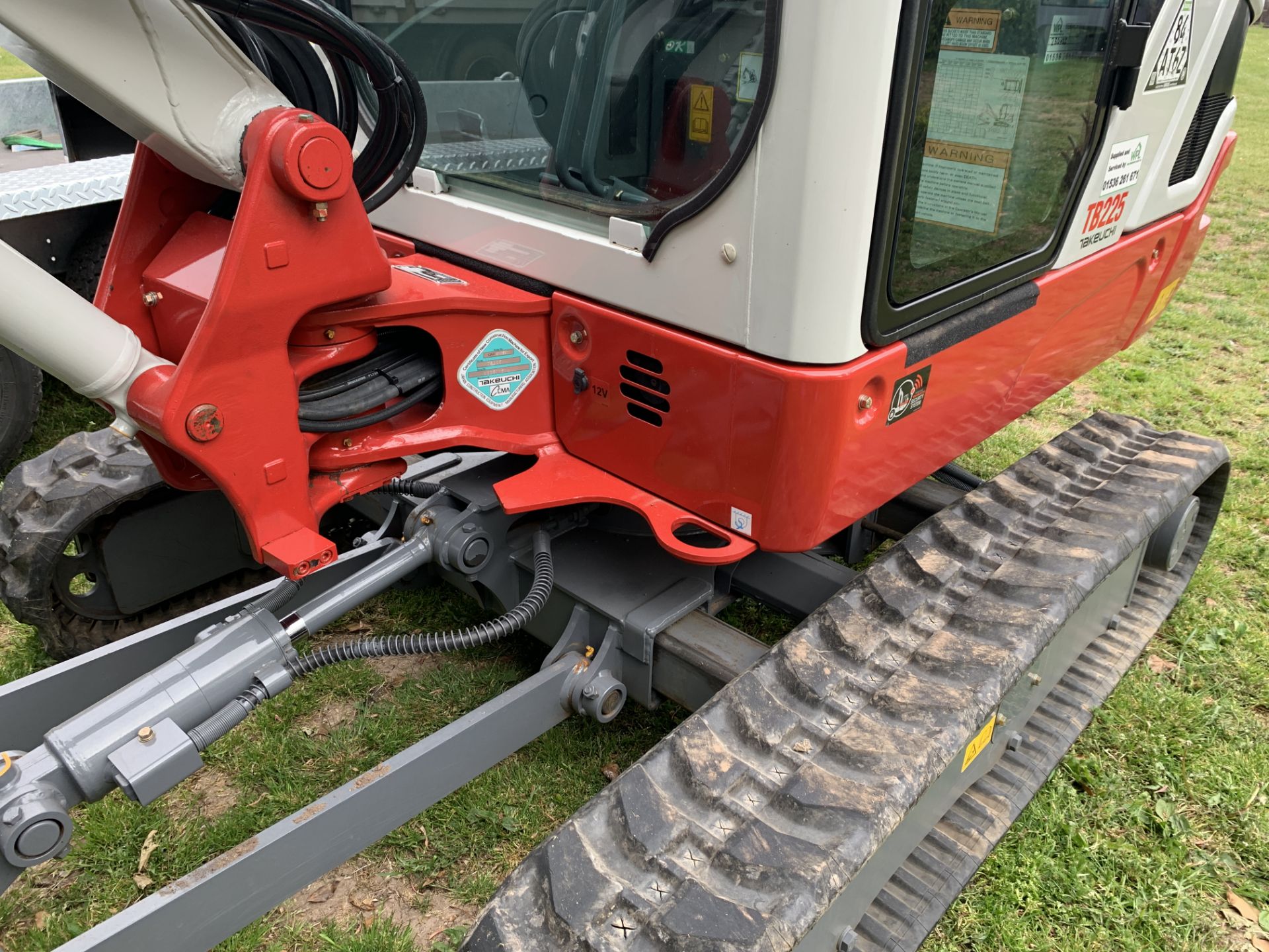 TAKEUCHI TB 225 LATEST MODEL 17 HRS ON SHOW DEMO ONLY HYD QUICK HITCH - Image 4 of 20