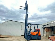 DOOSAN 2 TON GAS FORKLIFT, MODEL: G20G, TRIPLE MAST, FREE LIFT, 1160 HOURS, YEAR 2016 *PLUS VAT*