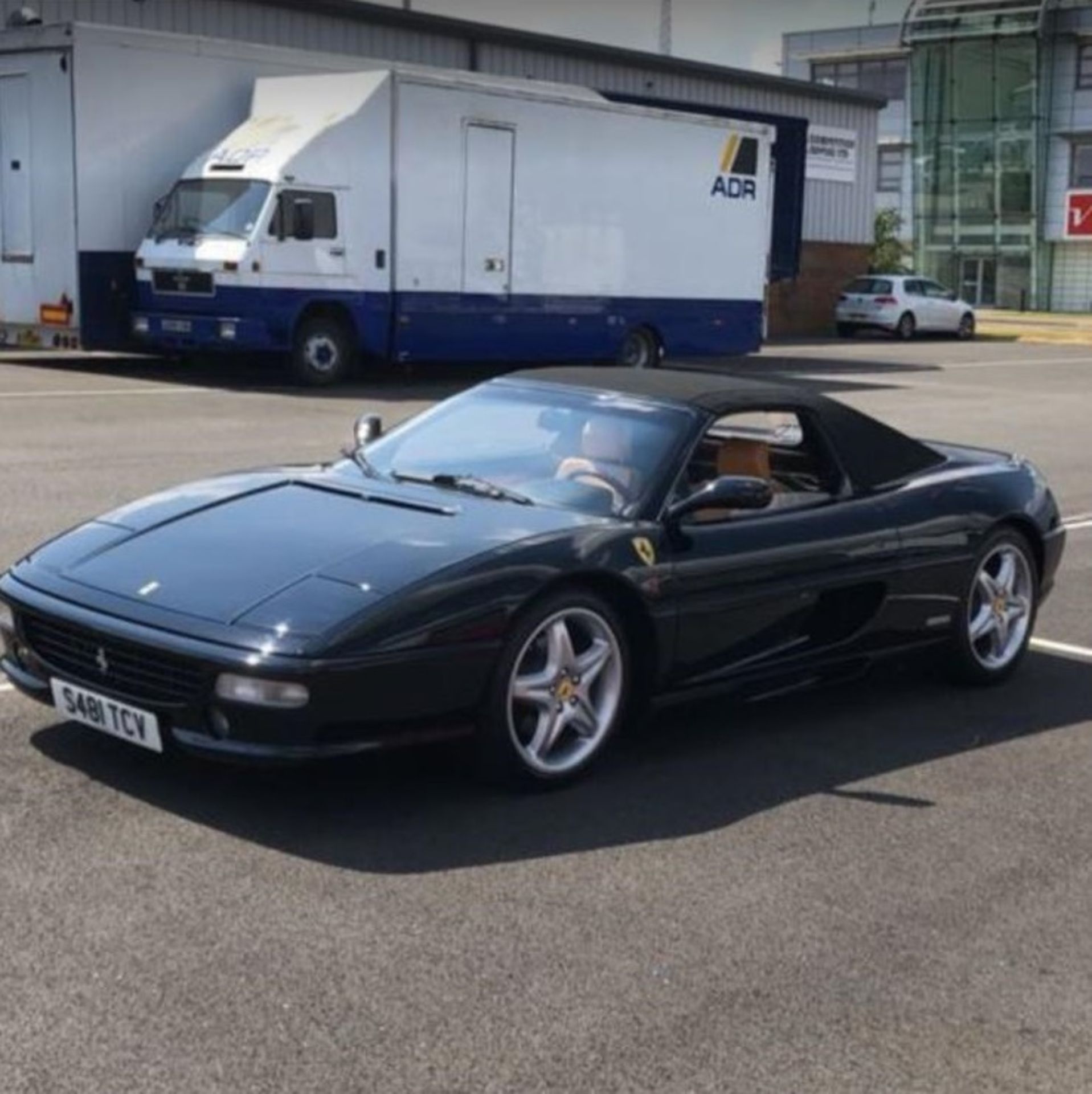 IMMACULATE 1999 FERRARI 355 F1 SPIDER WITH GENUINE LOW MILEAGE & FULL COMPREHENSIVE SERVICE HISTORY - Image 5 of 10