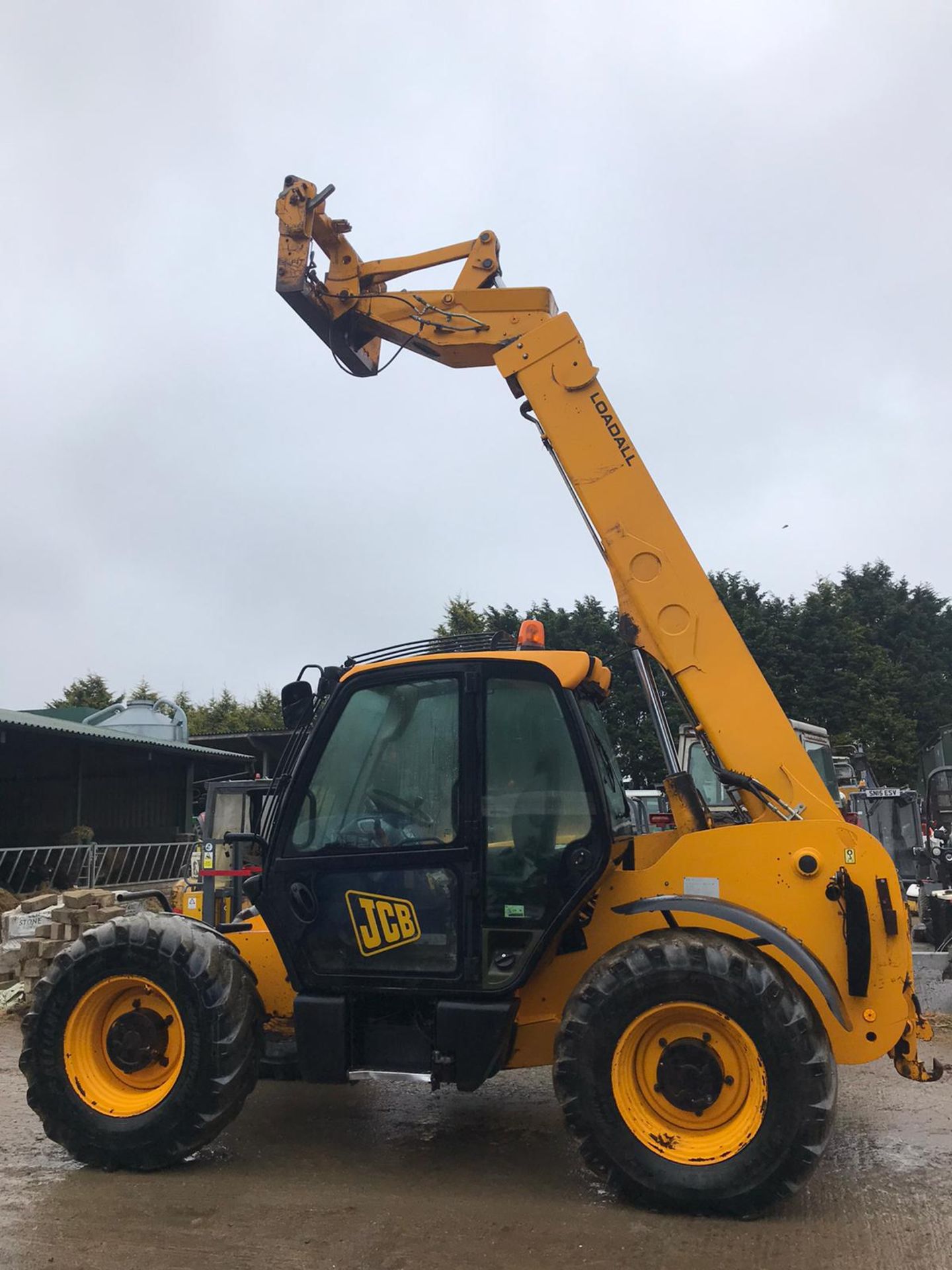 JCB 540-70 TELEHANDLER, RUNS, DRIVES AND LIFTS *PLUS VAT* - Image 2 of 6