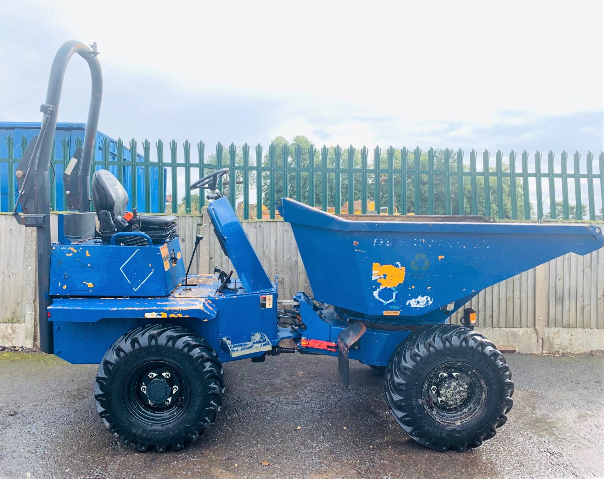 THWAITES 3 TONNE SWIVEL TIP DUMPER, YEAR 2010, 1265 HOURS, GOOD TYRES, CE MARKED *PLUS VAT* - Image 6 of 9