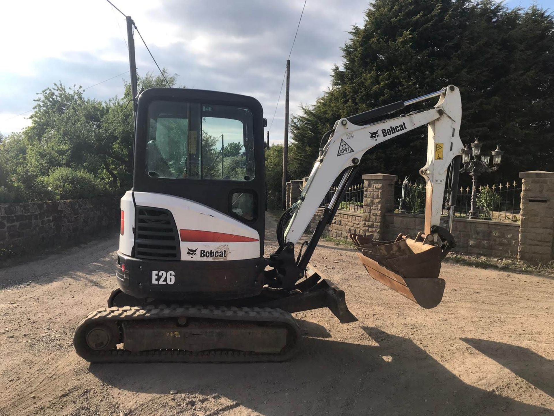 2017 BOBCAT E26 RUBBER TRACKED CRAWLER COMPACT EXCAVATOR / DIGGER, 3 X BUCKETS, RUNS, DRIVES, DIGS - Image 2 of 7