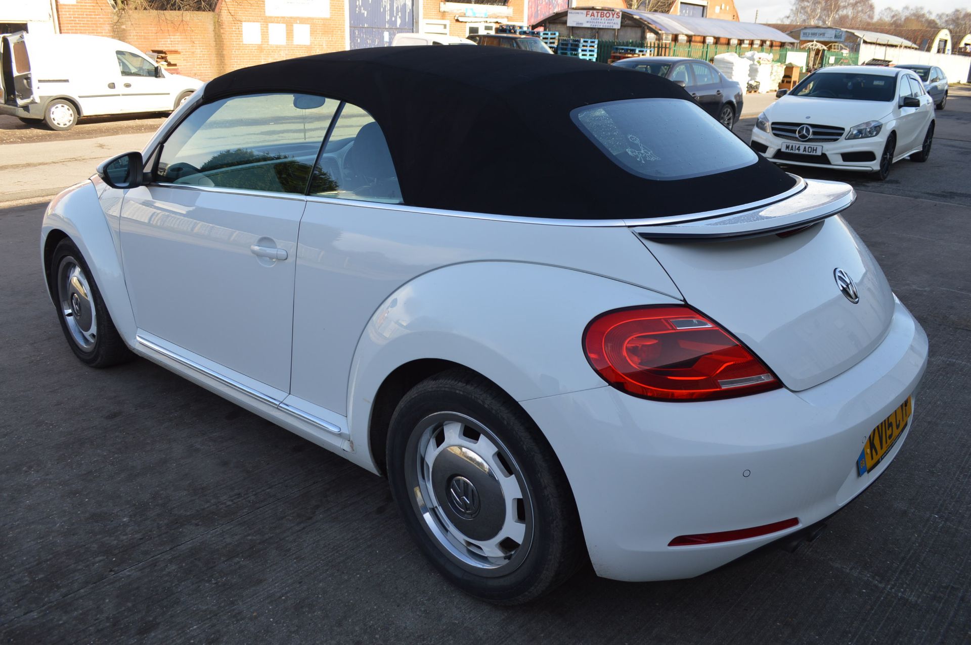 2015/15 REG VOLKSWAGEN BEETLE DESIGN TDI BLUEMOTION 2.0 DIESEL WHITE CONVERTIBLE *NO VAT* - Image 5 of 24