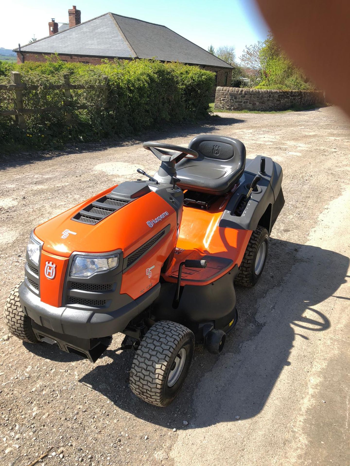 NEW / UNUSED HUSQVARNA TC138 RIDE ON LAWN MOWER *NO VAT* - Image 2 of 7