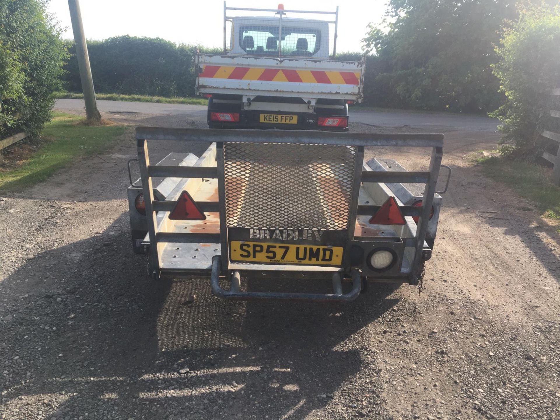 BRADLEY TWIN AXLE TOW-ABLE PLANT TRAILER, ALL BRAKES TESTED AND HUBS GREASED, LIGHTS WORK *PLUS VAT* - Image 5 of 7