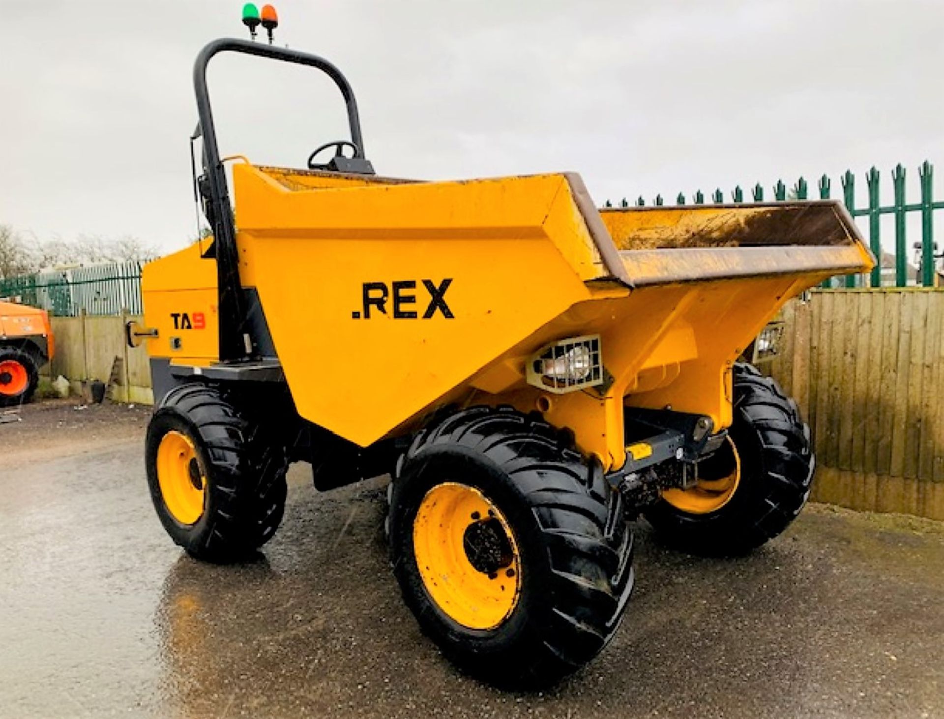 TEREX TA9 9 TONNE DUMPER, YEAR 2017, 616 HOURS, GOOD TYRES, ROAD LIGHTS *PLUS VAT* - Image 5 of 16