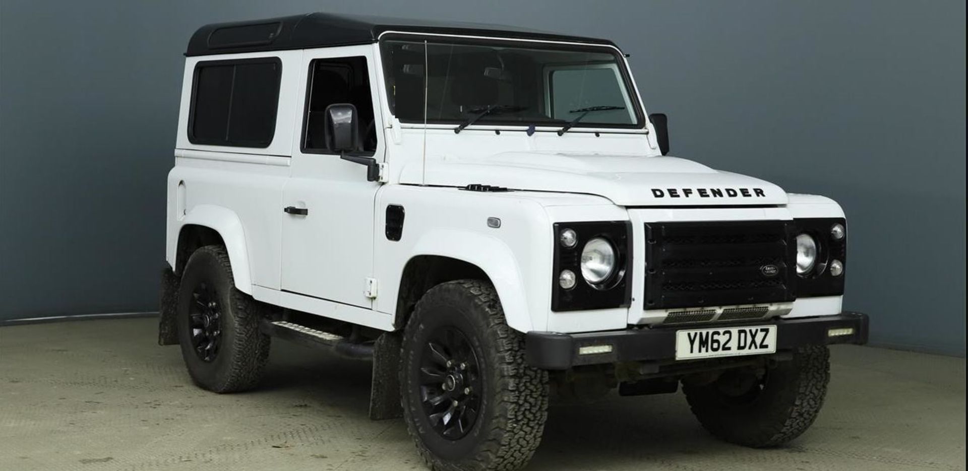 2013/62 REG LAND ROVER DEFENDER 90 XS TD SWB 2.2 DIESEL LIGHT 4X4 UTILITY, SHOWING 2 FORMER KEEPERS