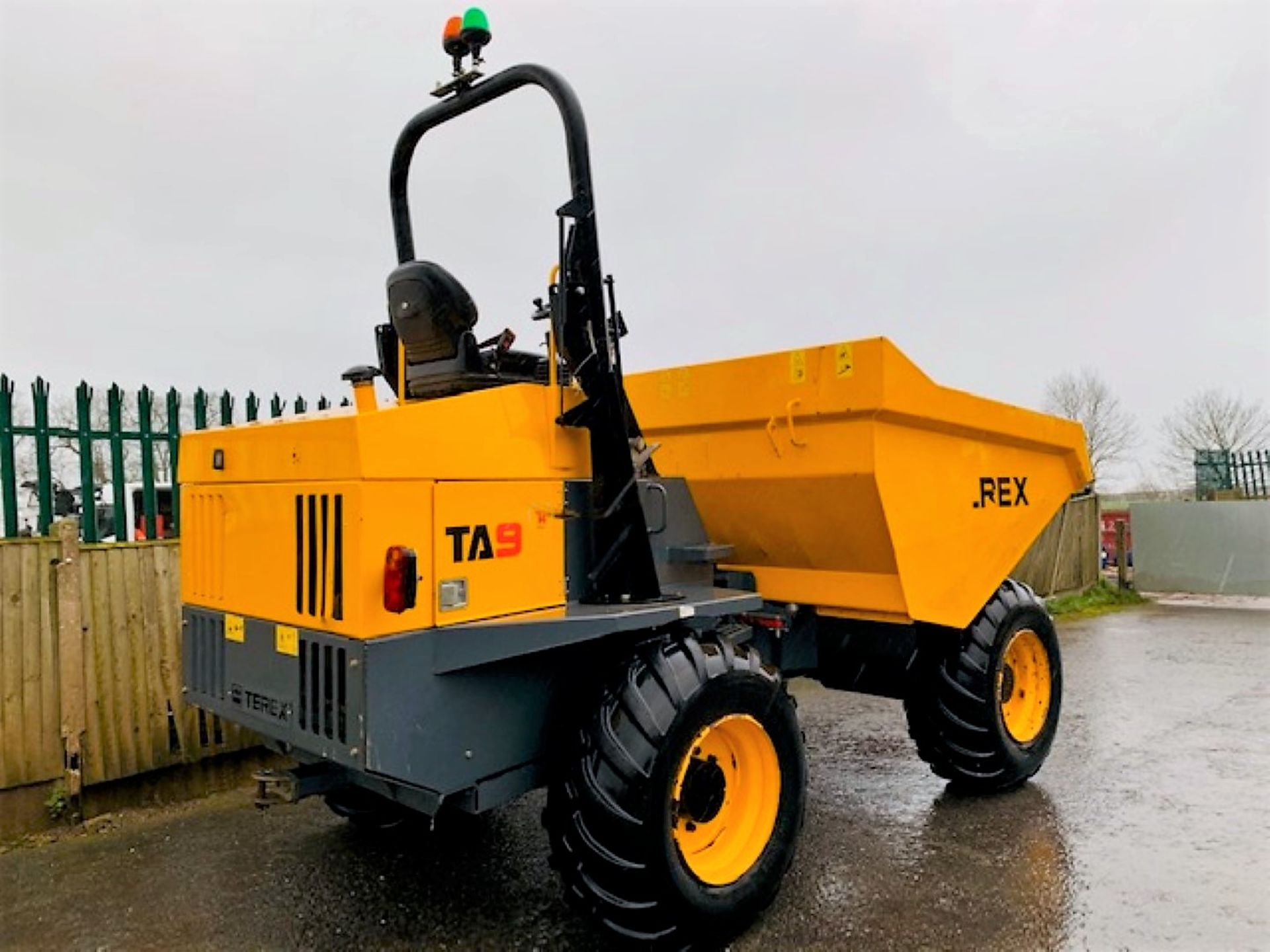 TEREX TA9 9 TONNE DUMPER, YEAR 2017, 616 HOURS, GOOD TYRES, ROAD LIGHTS *PLUS VAT* - Image 4 of 16