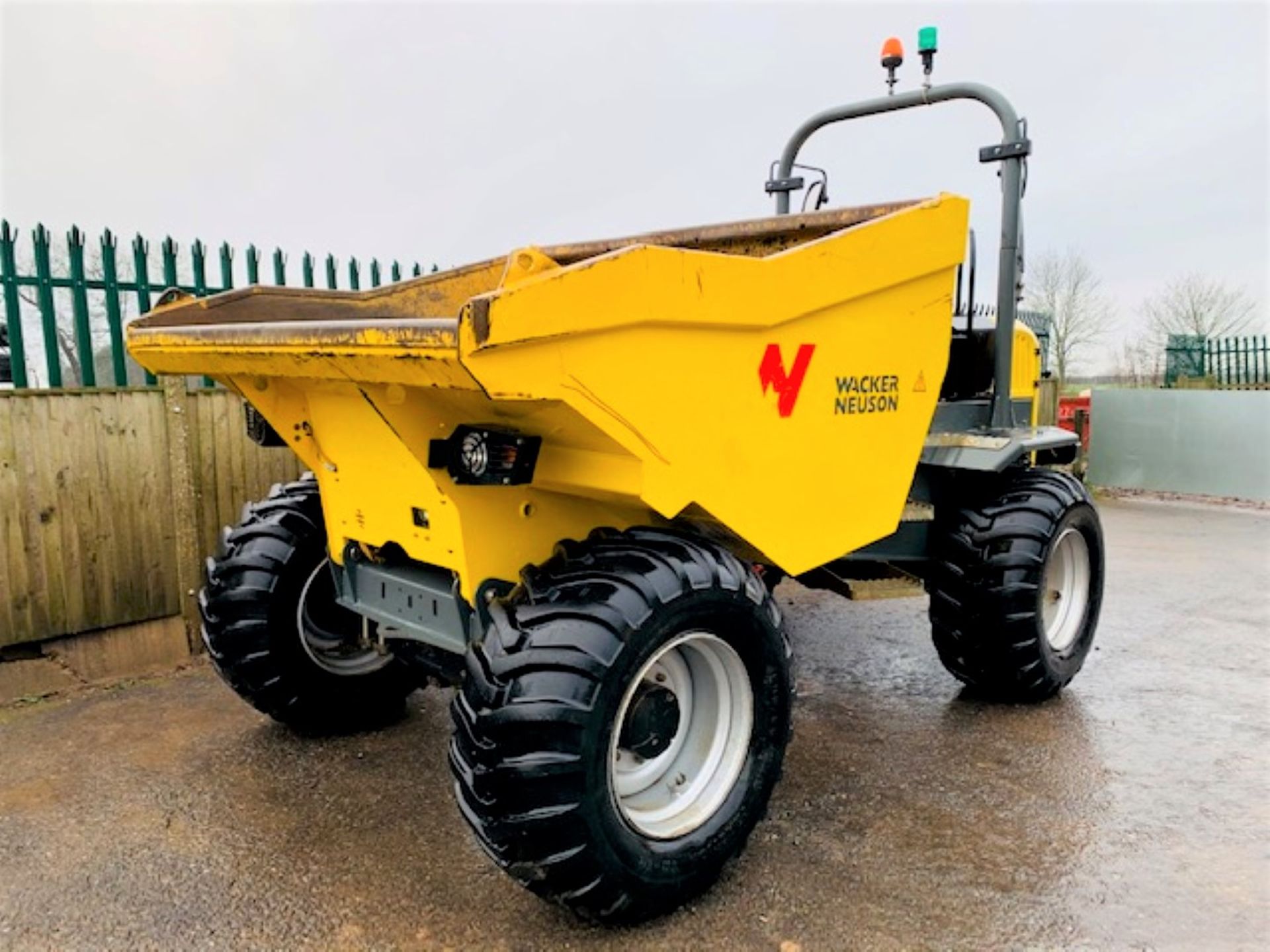 WACKER NEUSON DW90 STRAIGHT TIP DUMPER, YEAR 2017, 882 HOURS, FORWARD CAMERA, CE MARKED *PLUS VAT* - Image 2 of 11