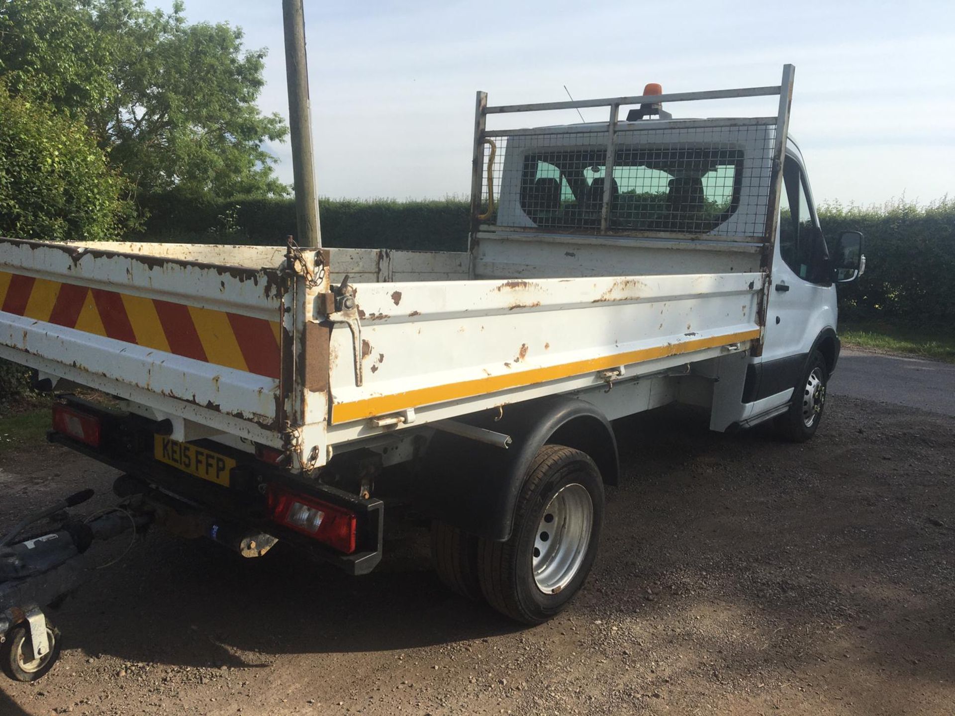 2015/15 REG FORD TRANSIT 350 TIPPER WHITE 2.2 DIESEL, SHOWING 0 FORMER KEEPERS *PLUS VAT* - Image 6 of 10