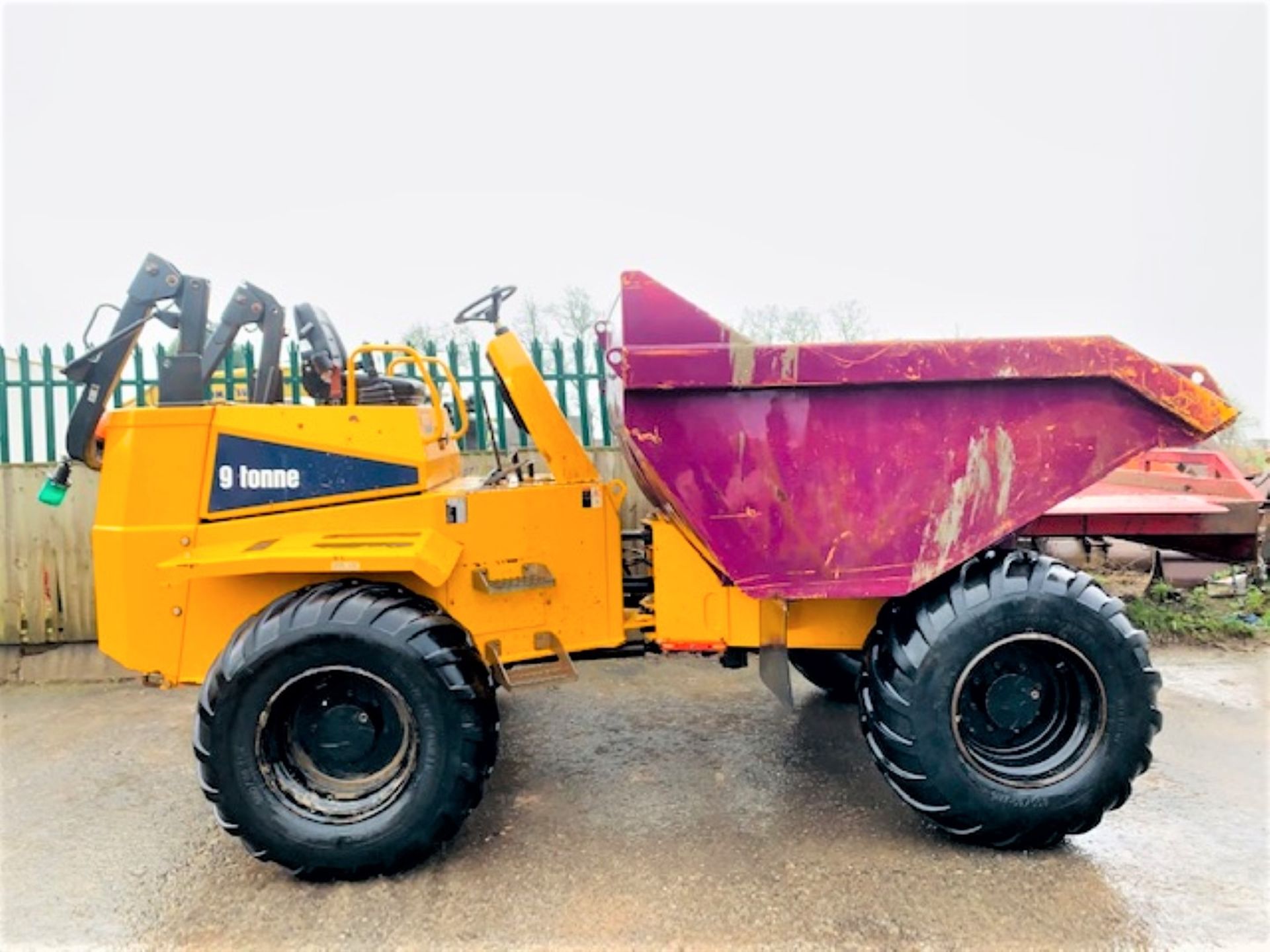 THWAITES MACH 690 9 TON STRAIGHT TIP DUMPER, YEAR 2015, 924 HOURS, ORANGE & GREEN BEACON, CE MARKED - Image 6 of 11