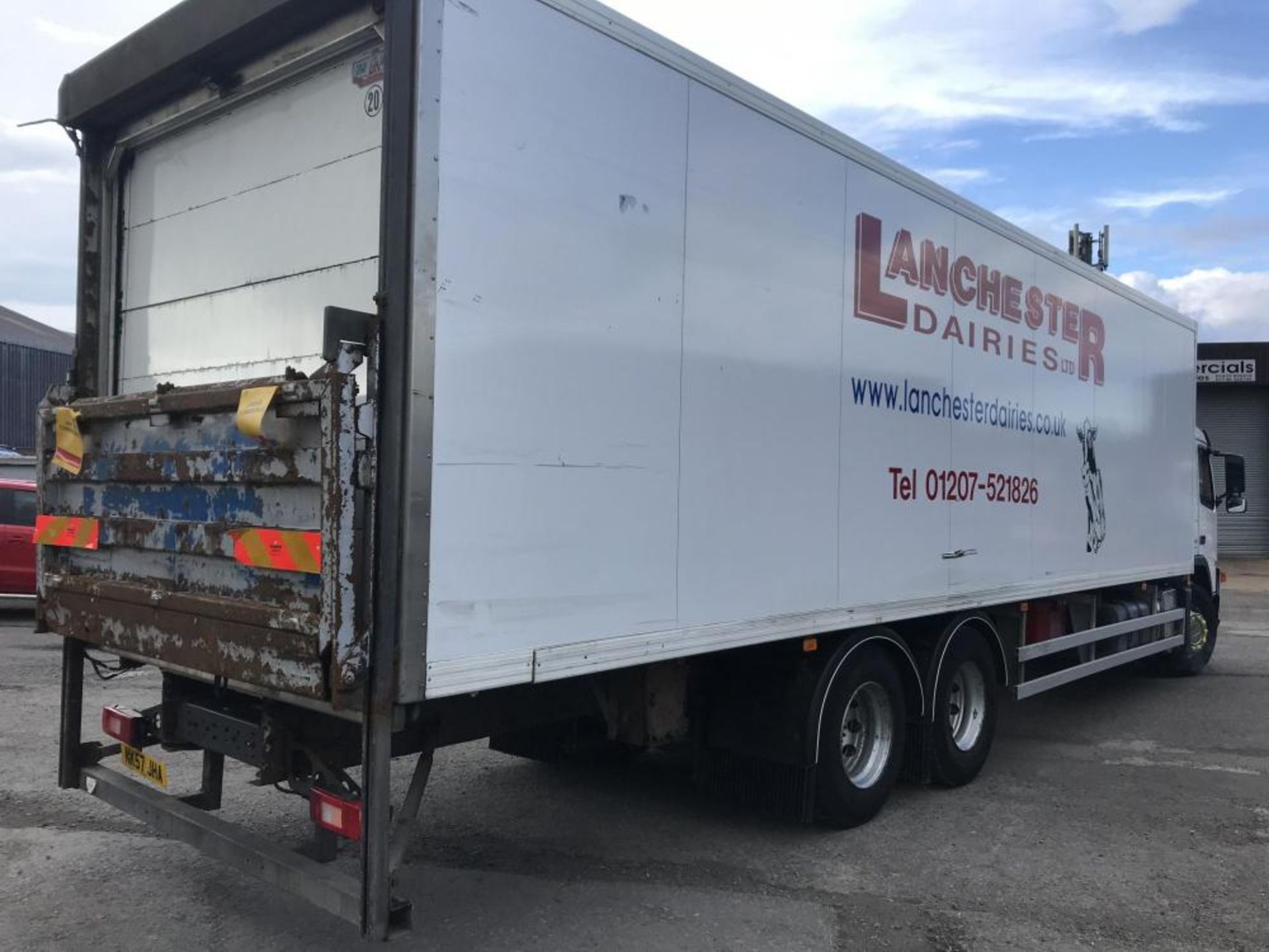 2008/57 REG VOLVO FM 300 6X2 FRIDGE BOX TRUCK WITH TAIL LIFT 10 TYRE MANUAL GEARBOX AIR CONDITIONING - Image 4 of 13