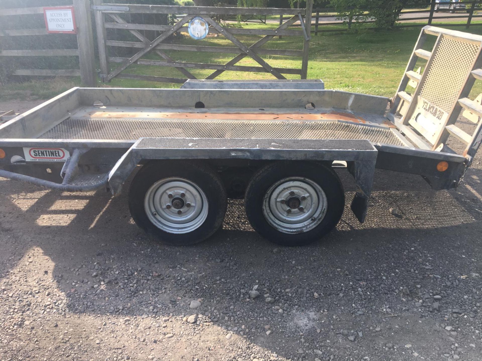 BRADLEY TWIN AXLE TOW-ABLE PLANT TRAILER, ALL BRAKES TESTED AND HUBS GREASED, LIGHTS WORK *PLUS VAT* - Image 6 of 7