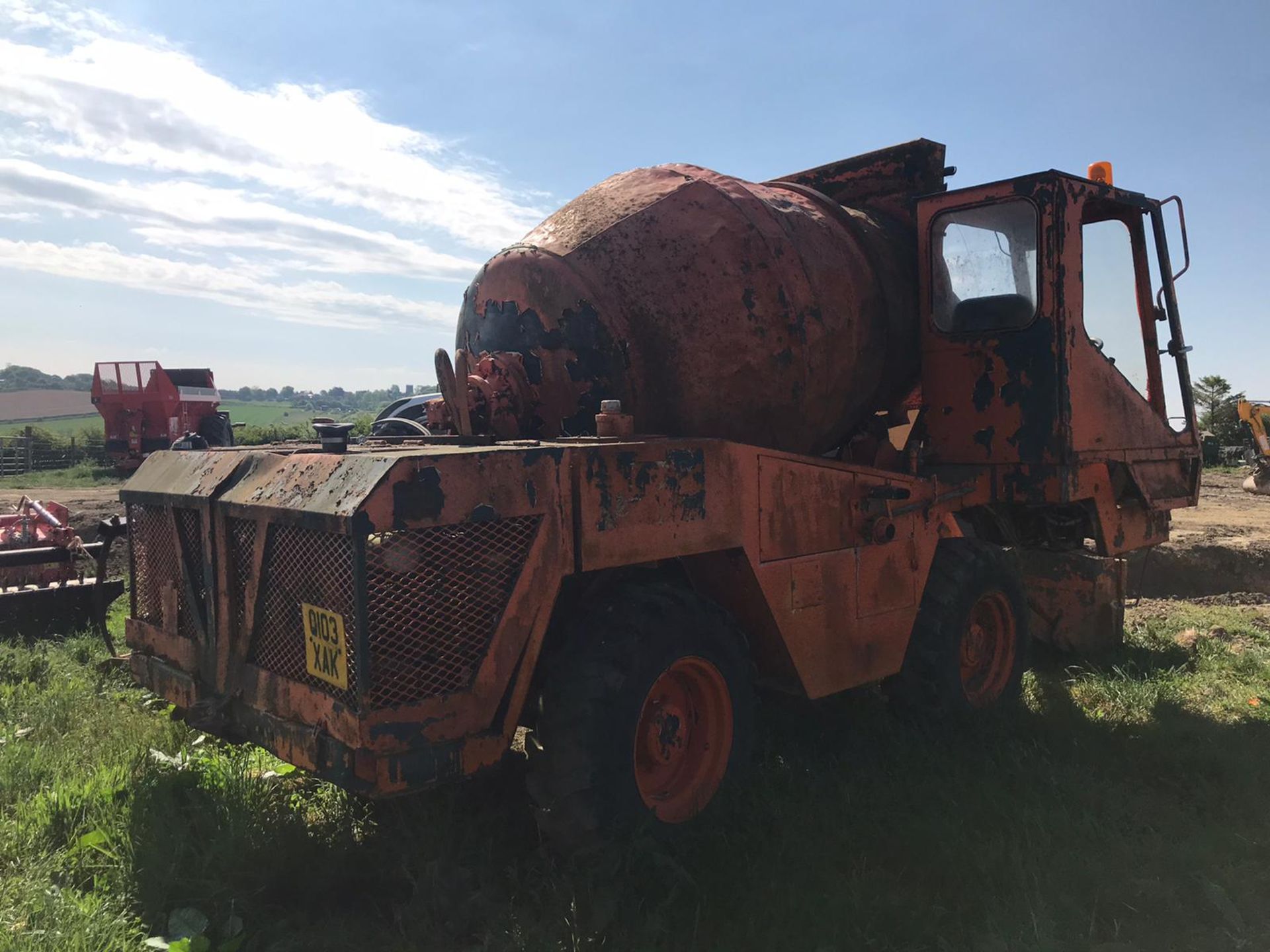 1993 ULTRANAZZ SELF LOADING CONCRETE MIXER, RUNS AND DRIVES *PLUS VAT* - Image 2 of 4