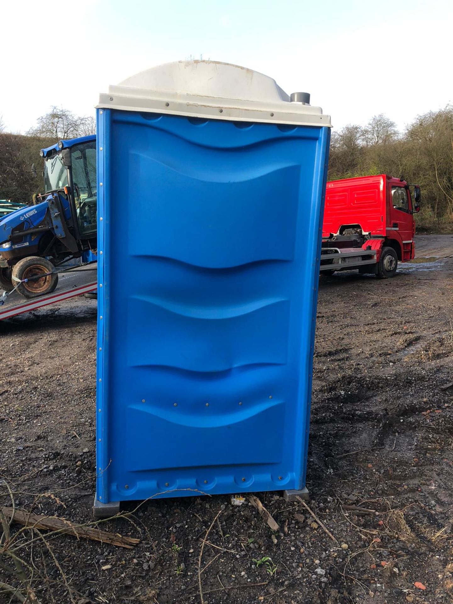 PORTABLE TOILET BLOCK - UP TO 9 AVAILABLE *PLUS VAT* - Image 2 of 4