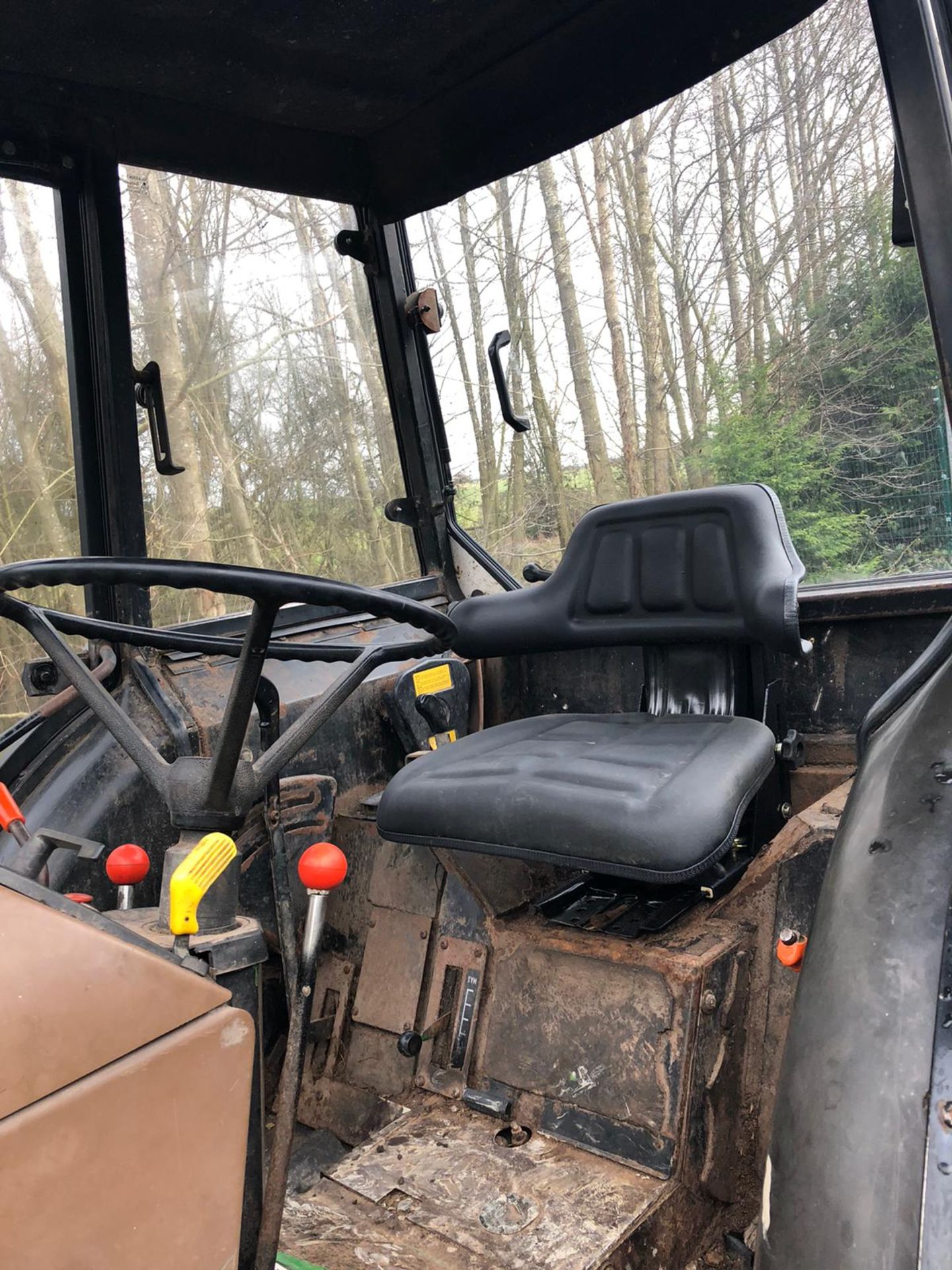 JOHN DEERE 1950 TRACTOR, 4 WHEEL DRIVE, FULL GLASS CAB, RUNS, WORKS, DOES EVERYTHING IT SHOULD - Image 5 of 6