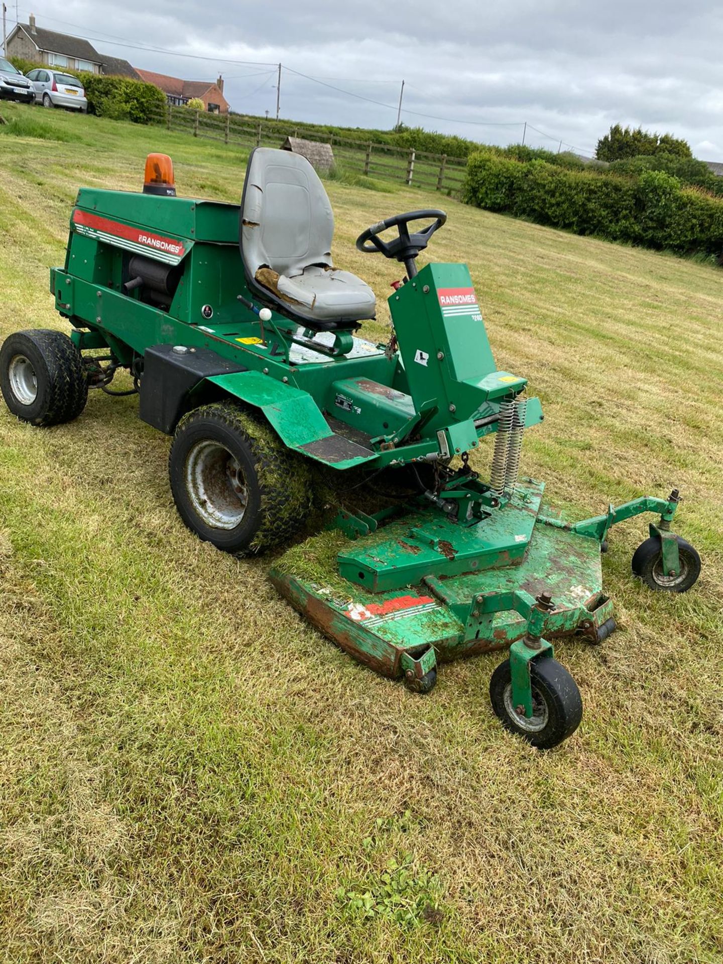 RANSOMES 728D RIDE ON LAWN MOWER, RUNS, WORKS, CUTS, 4 WHEEL DRIVE, 2019 HOURS *NO VAT*