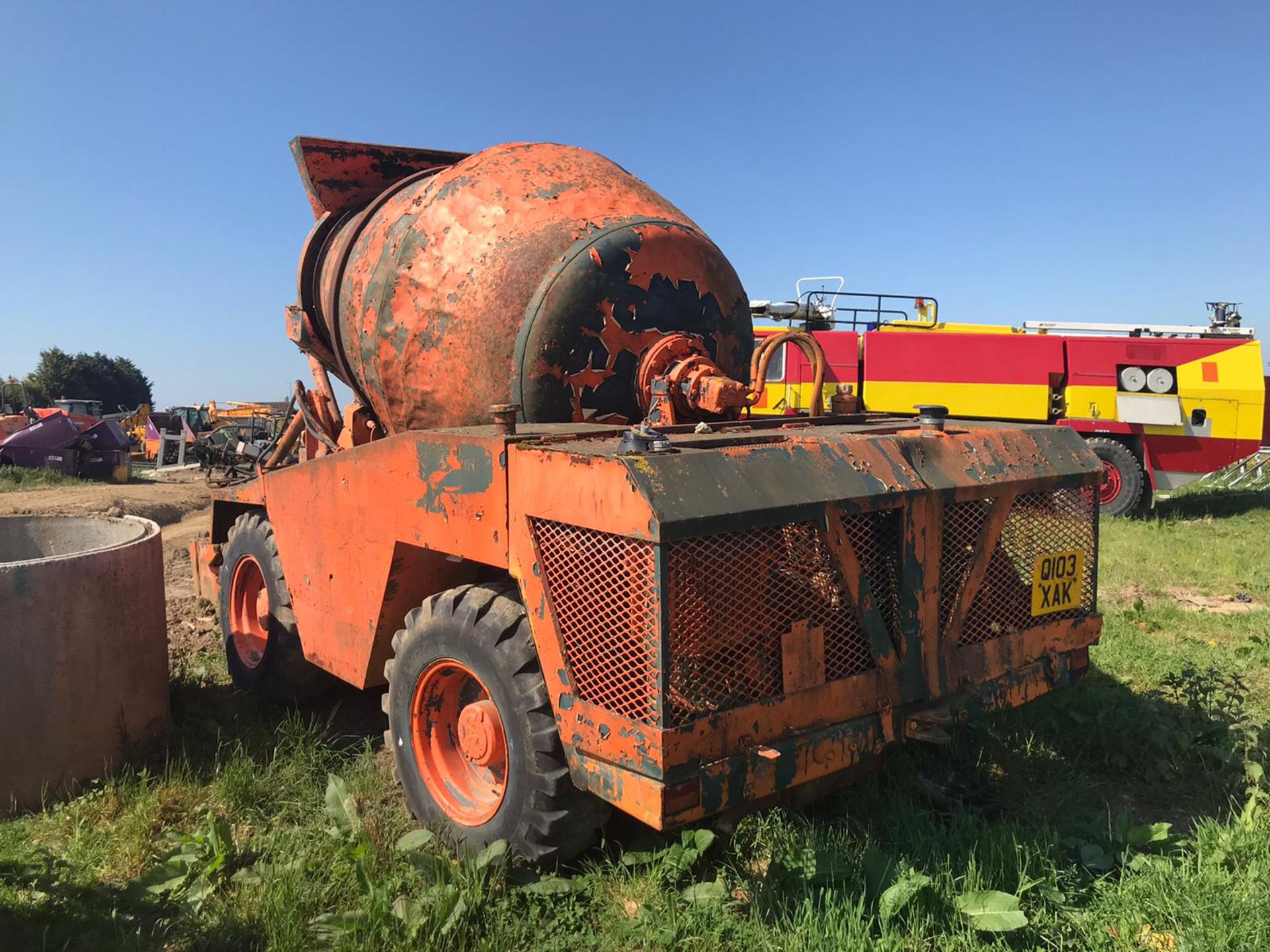 1993 ULTRANAZZ SELF LOADING CONCRETE MIXER, RUNS AND DRIVES *PLUS VAT* - Image 4 of 4