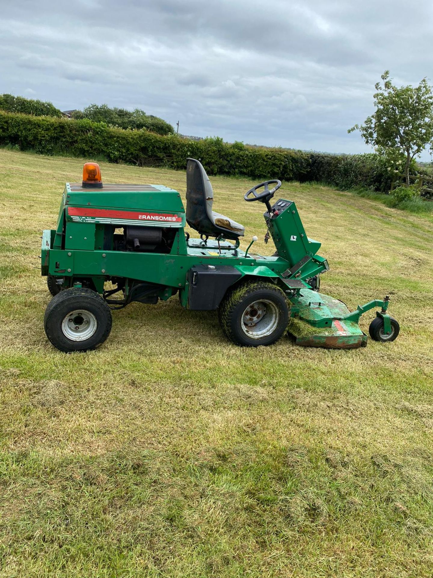 RANSOMES 728D RIDE ON LAWN MOWER, RUNS, WORKS, CUTS, 4 WHEEL DRIVE, 2019 HOURS *NO VAT* - Image 4 of 6