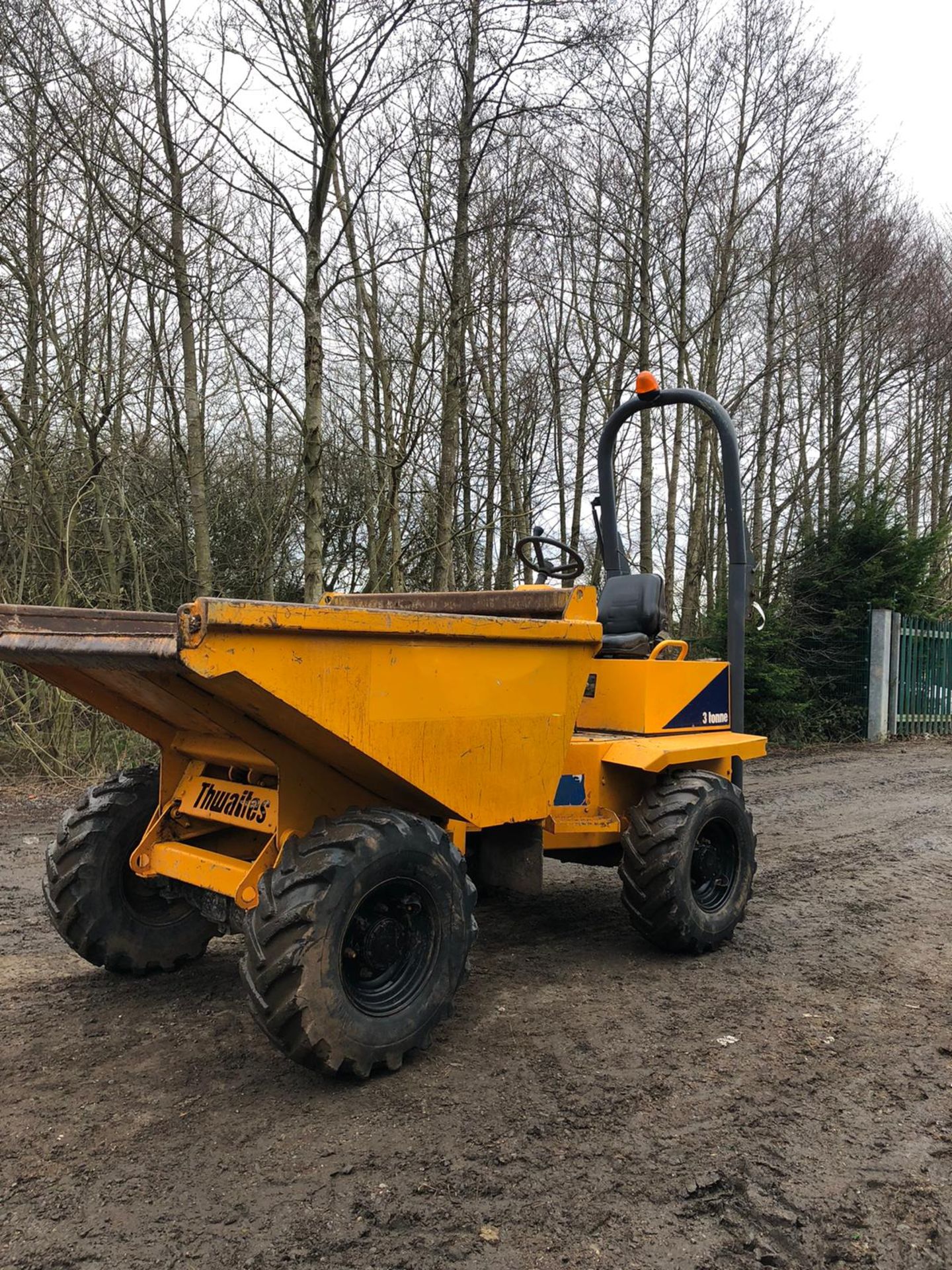 THWAITES 3 TON STRAIGHT SKIP DUMPER, YEAR 2007, LOW HOURS 1747, RUNS, WORKS, DOES WHAT IT SHOULD - Image 3 of 7