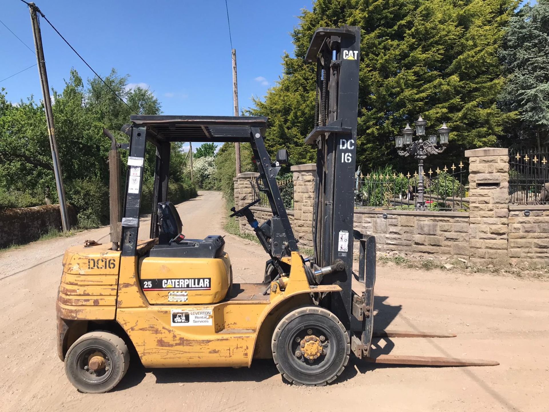 CATERPILLAR 25 FORKLIFT, 2.5 TONNE, SIDE SHIFT, RUNS, DRIVES AND LIFTS *PLUS VAT*