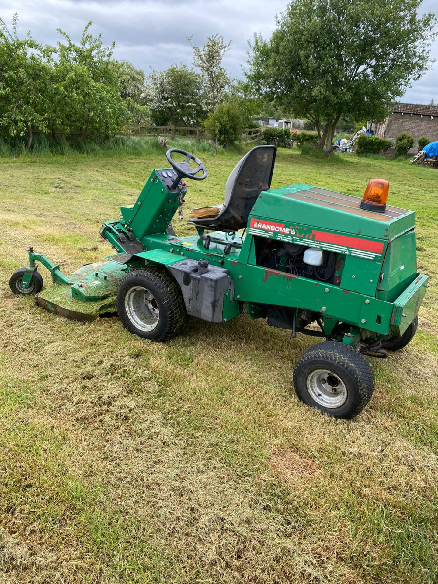 RANSOMES 728D RIDE ON LAWN MOWER, RUNS, WORKS, CUTS, 4 WHEEL DRIVE, 2019 HOURS *NO VAT* - Image 3 of 6