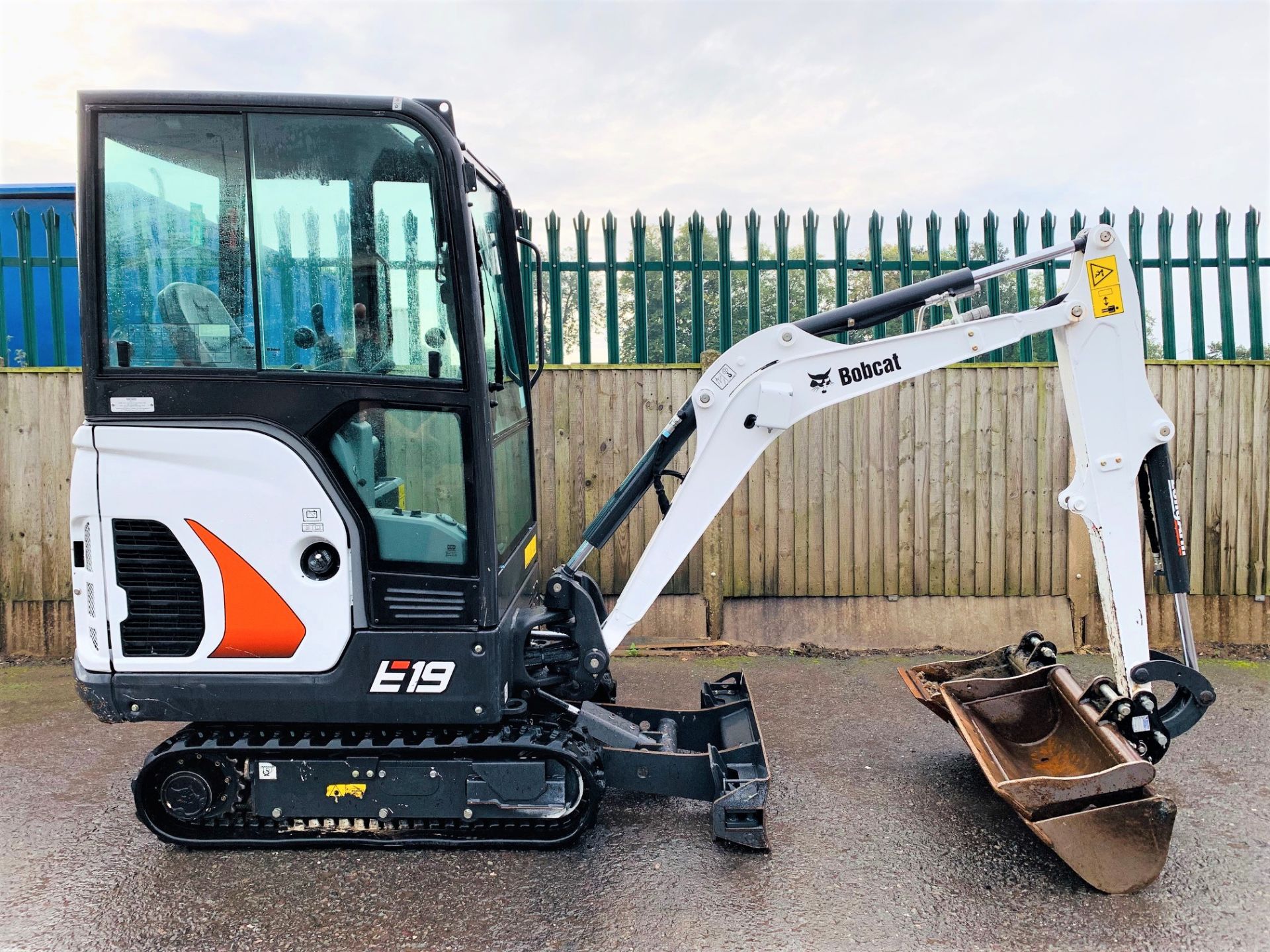 BOBCAT E19 RUBBER TRACKED CRAWLER DIGGER / EXCAVATOR, YEAR 2019, 3 X BUCKETS, 2 SPEED TRACKING - Image 6 of 10