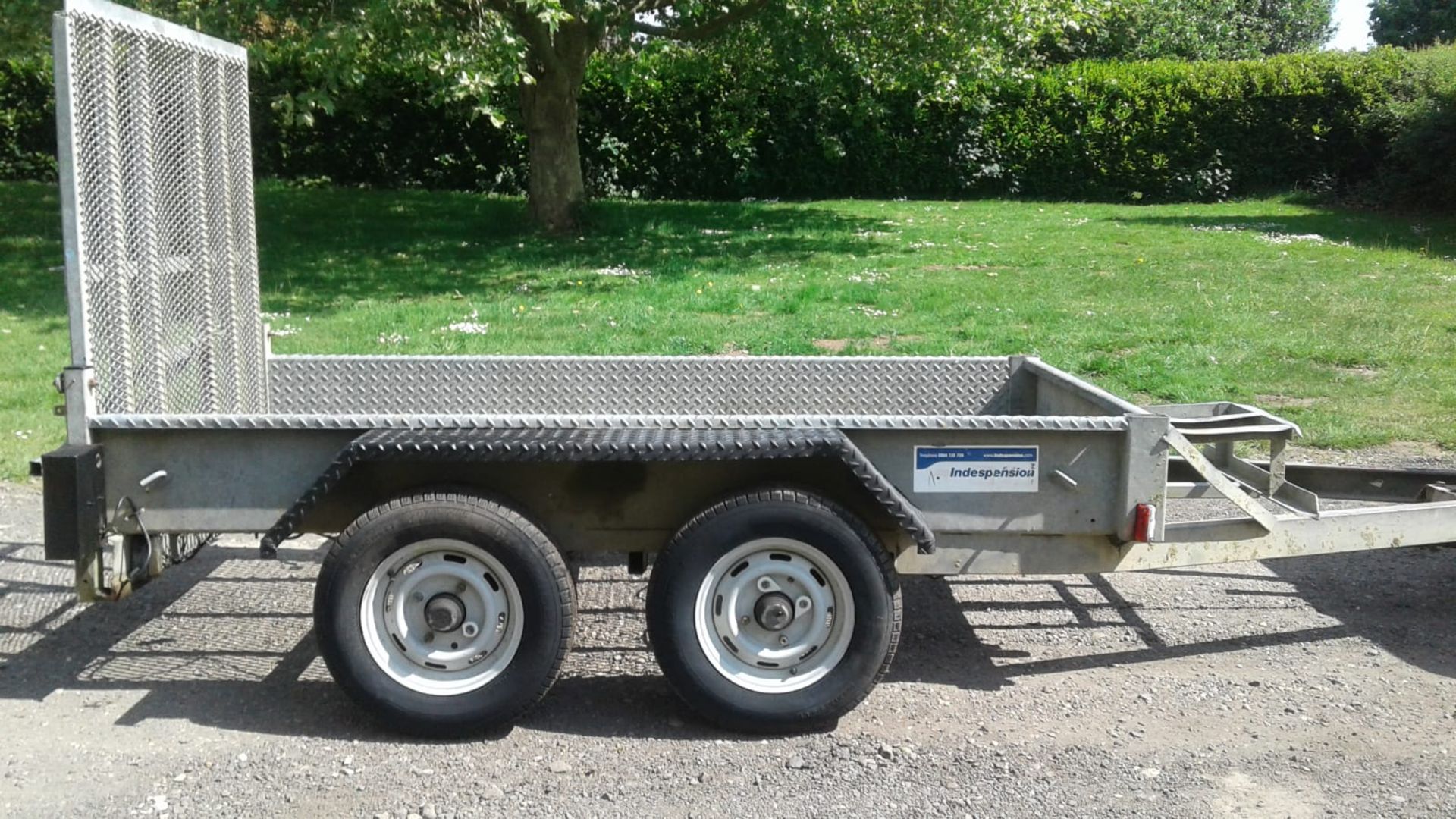 INDESPENSION TWIN AXLE TOW-ABLE PLANT TRAILER, 4 X EXCELLENT TYRES, TOWS WELL, 1400KG EACH AXLE - Image 4 of 9
