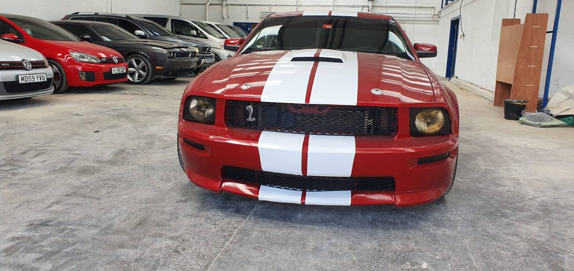 2008 FORD SHELBY MUSTANG GT500 RED / WHITE 2 DOOR LHD, SHOWING 42,000 MILES *NO VAT* - Image 2 of 7