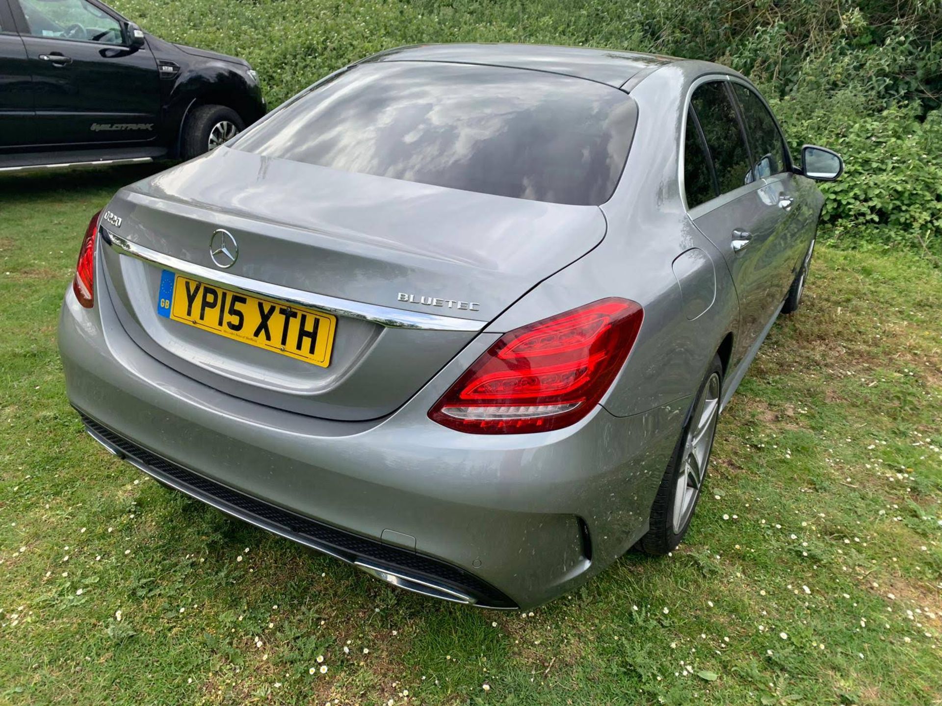 2015/15 REG MERCEDES-BENZ C220 AMG LINE PREMIUM BLUETEC 2.2 DIESEL 7 SPEED AUTOMATIC *NO VAT* - Image 7 of 26