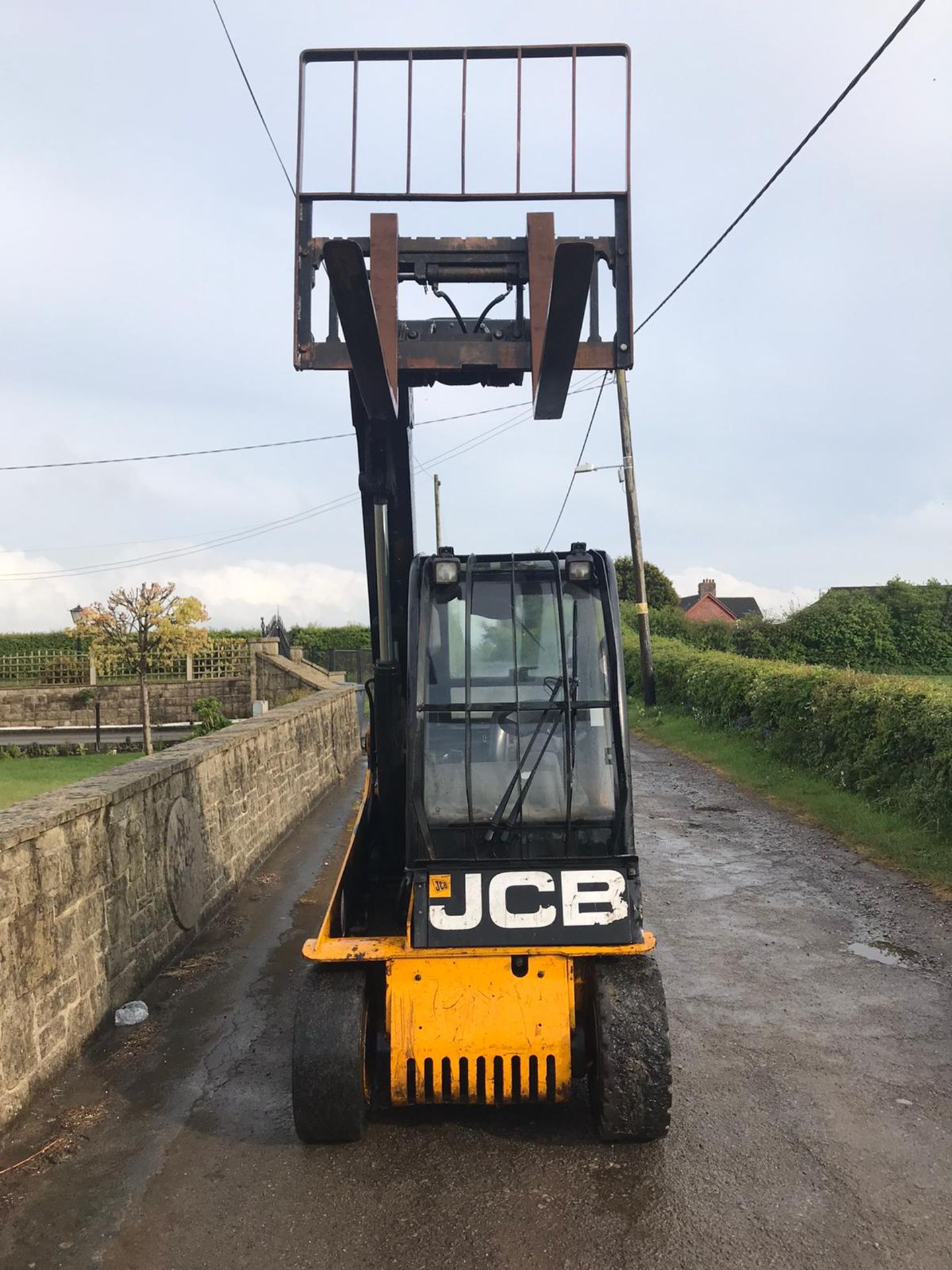 2011 JCB TELETRUK, 2WD, RUNS, DRIVES AND LIFTS *PLUS VAT* - Image 3 of 5