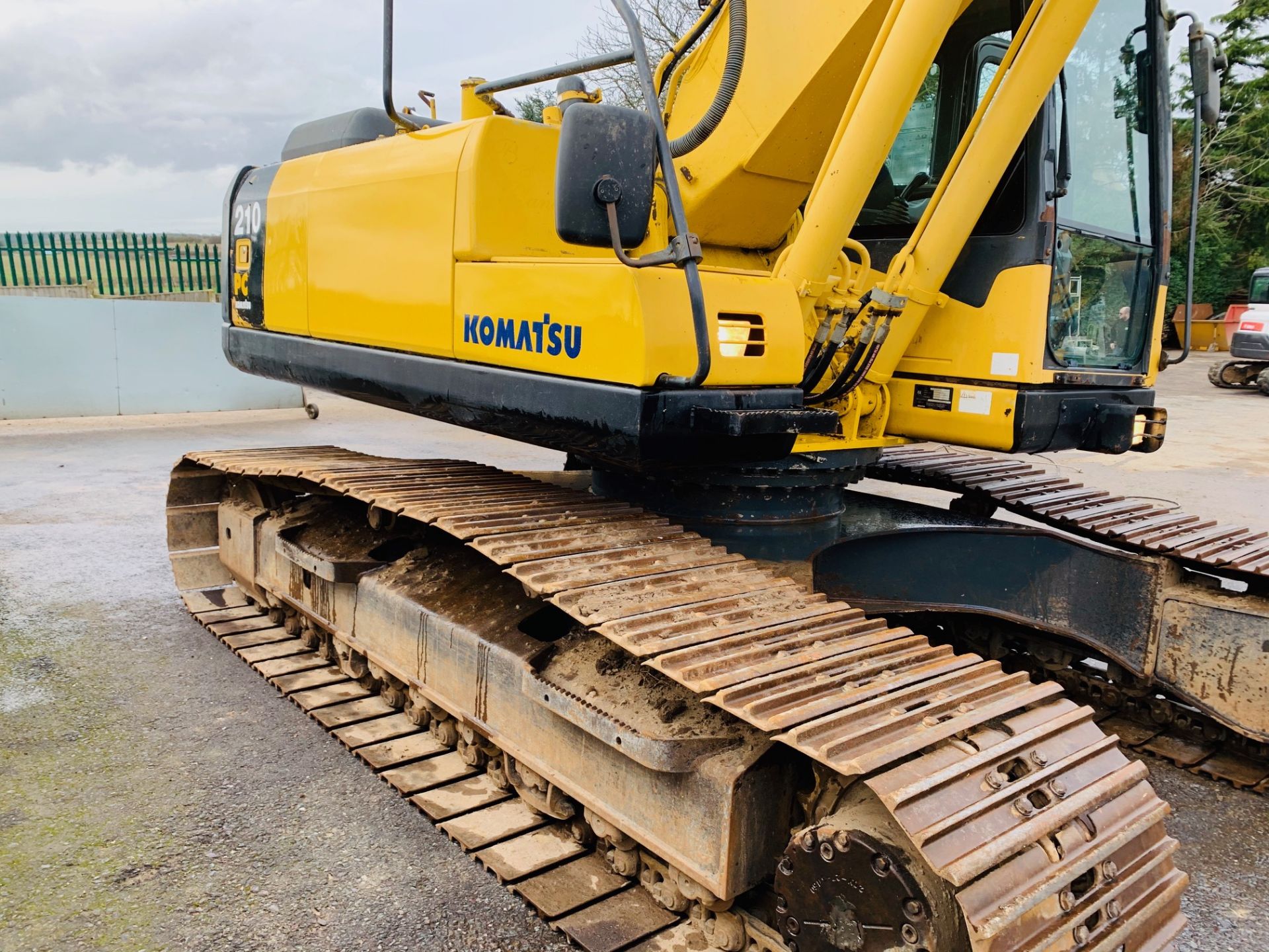 KOMATSU PC210LC-7K STEEL TRACKED CRAWLER DIGGER / EXCAVATOR, YEAR 2004, NEW TRACKS, NEW ENGINE - Image 8 of 24