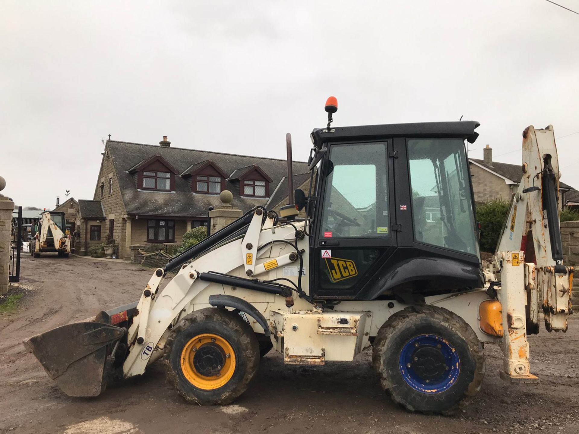 2011 JCB 2CX STREET MASTER BACKHOE, 1480 HOURS, 4-IN-1 BUCKET, 4 WHEEL STEER *PLUS VAT* - Image 3 of 5