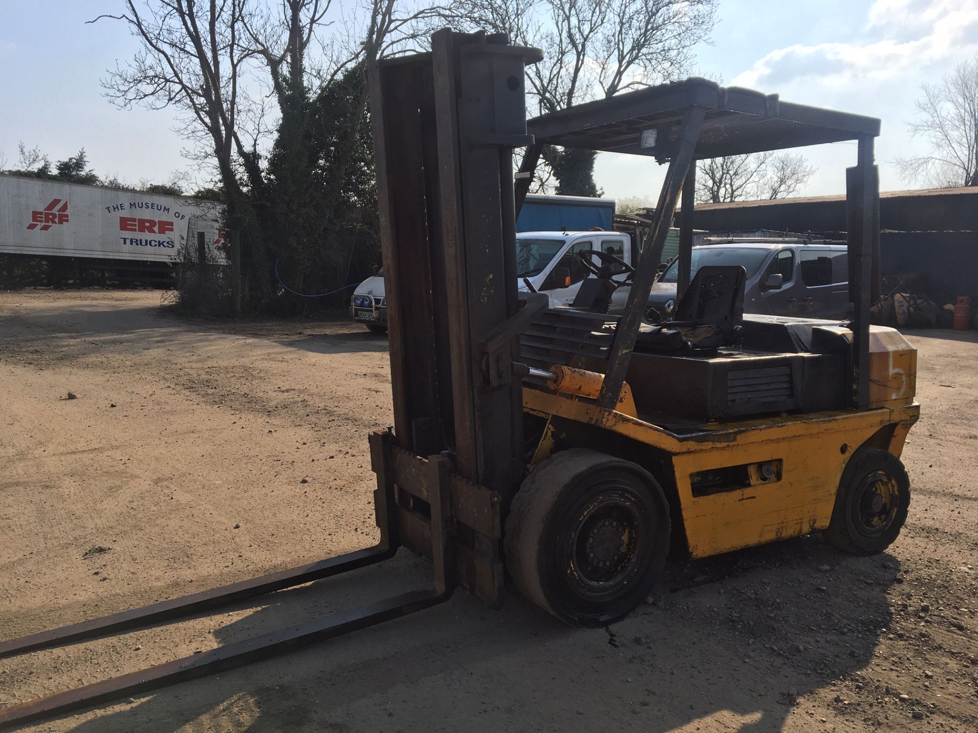 LANCING 5 TON DIESEL FORKLIFT, PERKINS 4 CYLINDER ENGINE, NEW BATTERY AND GLOW PLUG JUST FITTED - Image 5 of 6