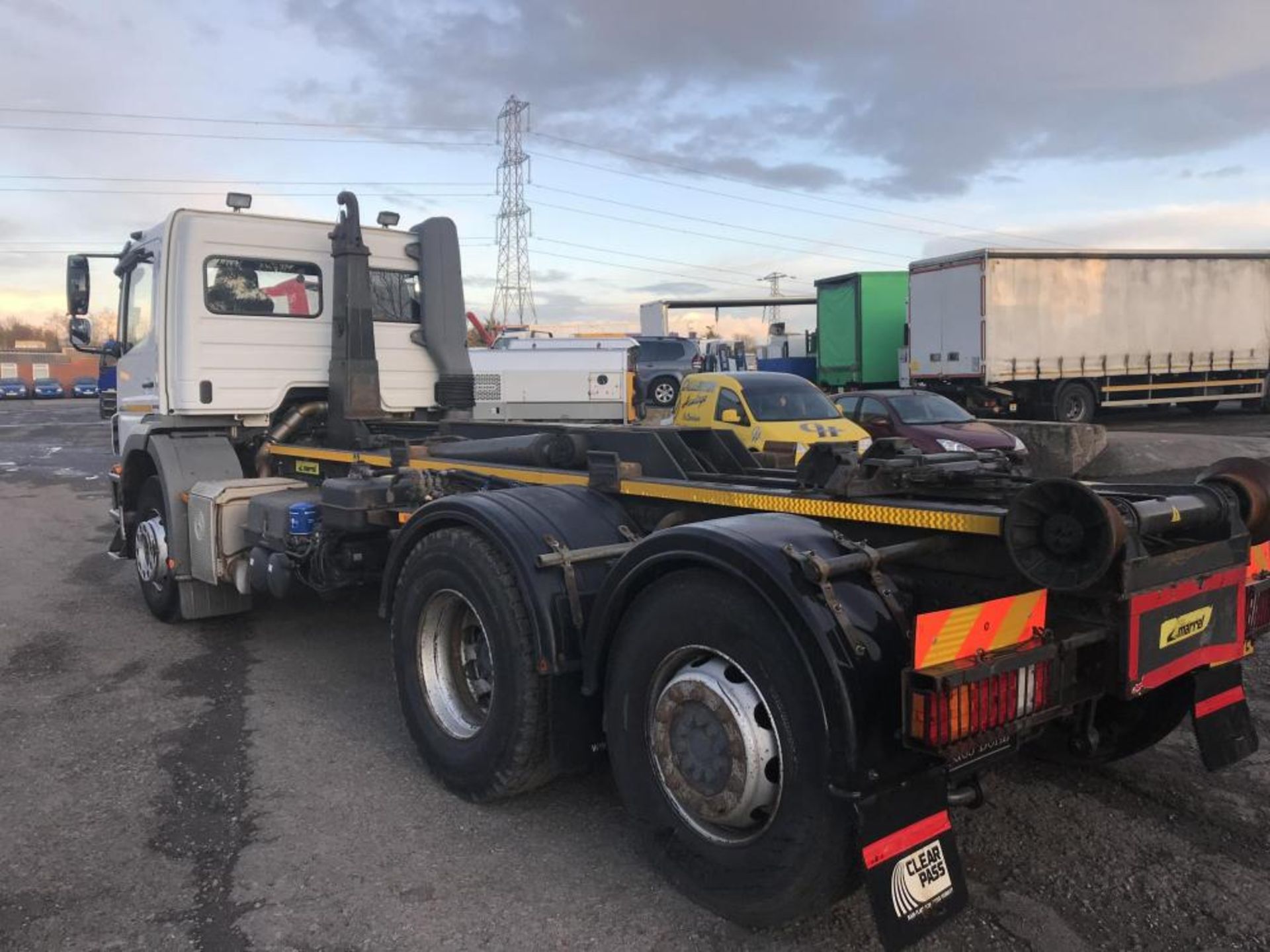 2012/61 REG MERCEDES AXOR 2533L DAY 6X2 HOOK SKIP LOADER WHITE, SHOWING 0 FORMER KEEPERS *PLUS VAT* - Image 3 of 16