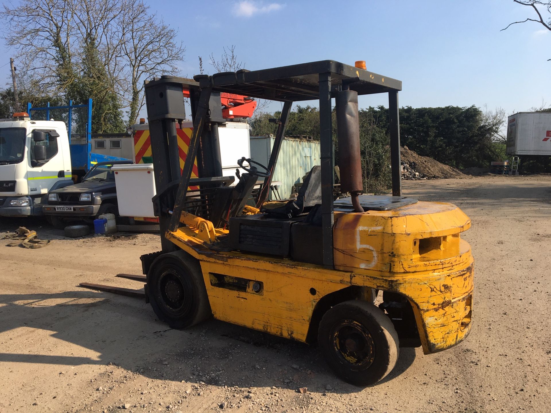 LANCING 5 TON DIESEL FORKLIFT, PERKINS 4 CYLINDER ENGINE, NEW BATTERY AND GLOW PLUG JUST FITTED - Image 3 of 6