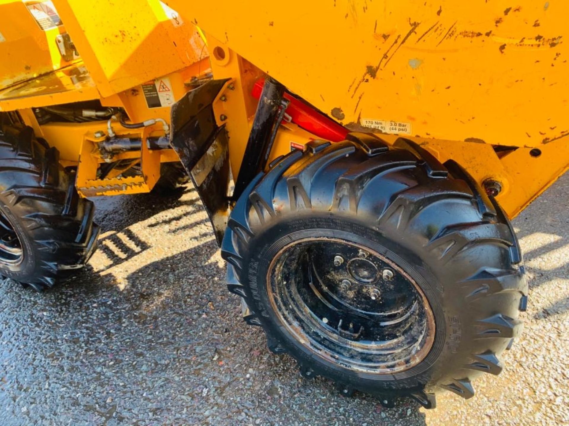 THWAITES MACH 201 1 TONNE HIGH TIP DUMPER, YEAR 2013, 1405 HOURS, HYDROSTATIC DRIVE, GOOD TYRES - Image 8 of 12