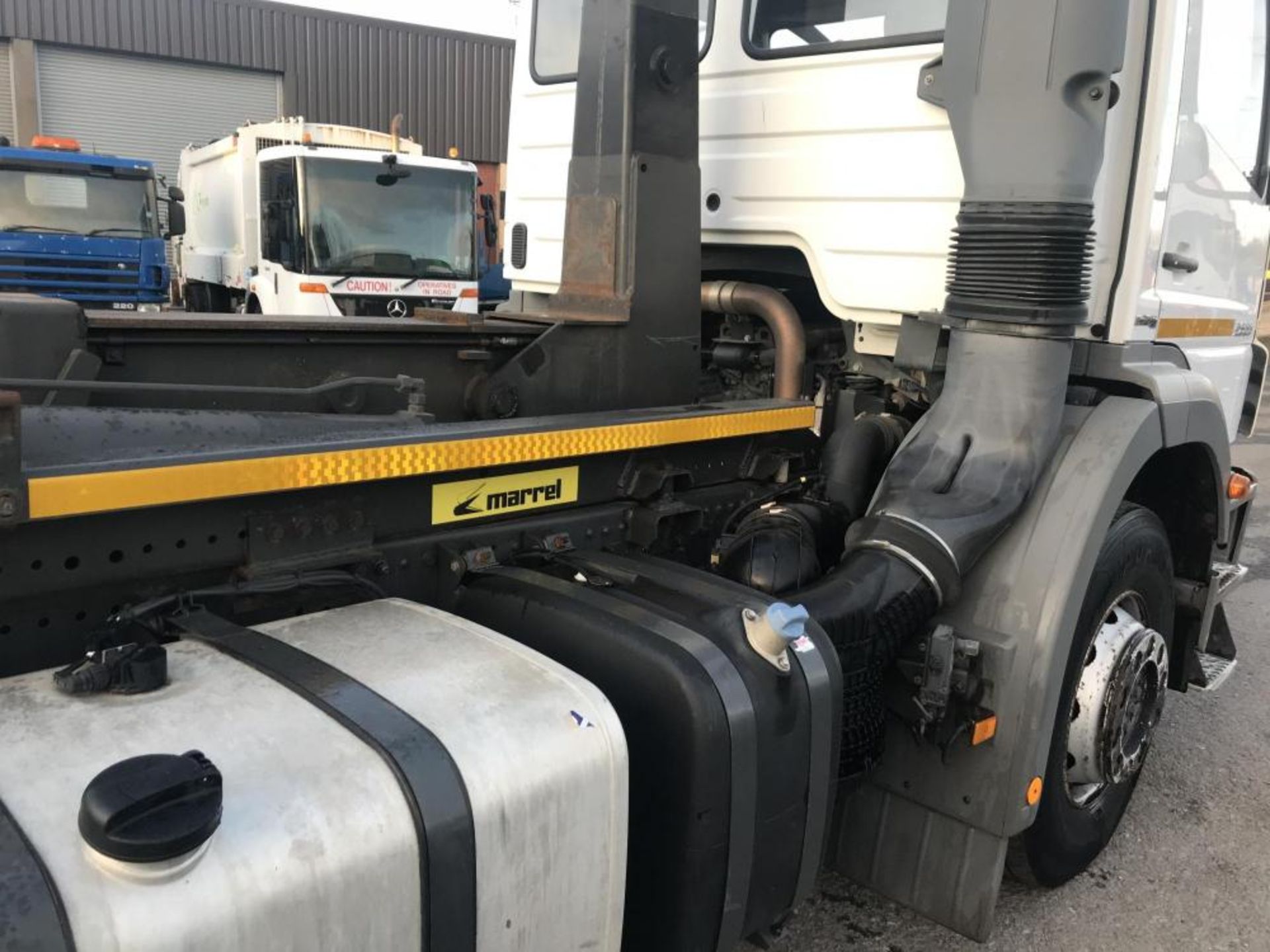 2012/61 REG MERCEDES AXOR 2533L DAY 6X2 HOOK SKIP LOADER WHITE, SHOWING 0 FORMER KEEPERS *PLUS VAT* - Image 5 of 16