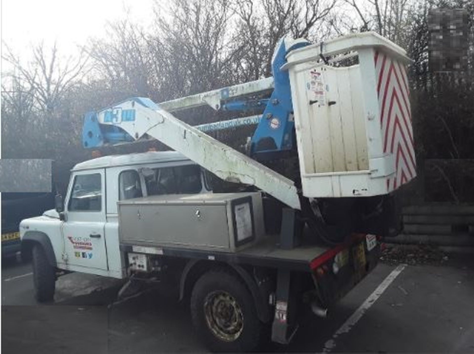 2012/62 REG LAND ROVER DEFENDER 130 TD C/C CHERRY PICKER 2.2 DIESEL, SHOWING 0 FORMER KEEPERS - Image 3 of 7