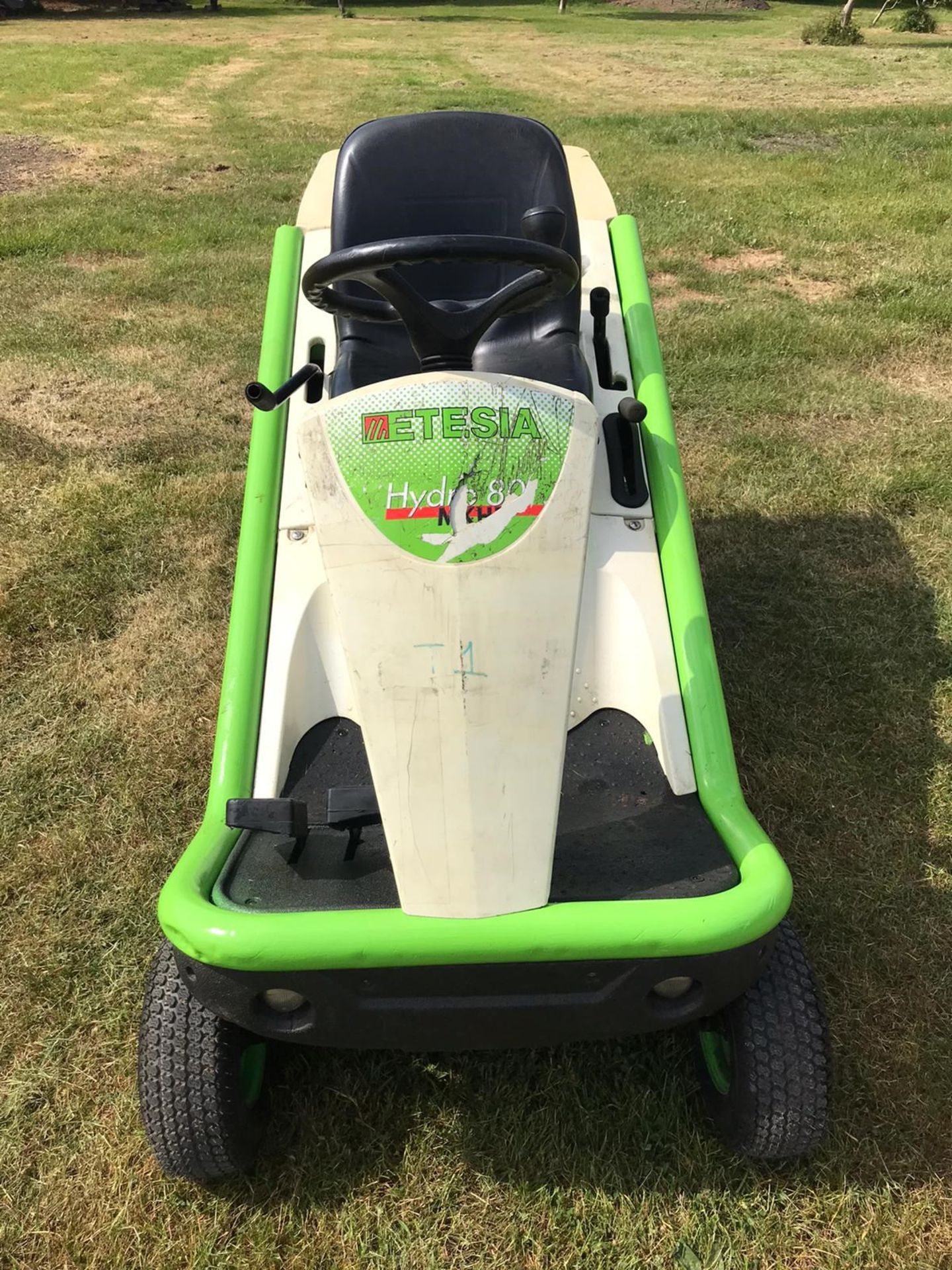 2015 ETESIA HYDRO 80 RIDE ON LAWN MOWER, RUNS, DRIVES AND CUTS *NO VAT* - Image 2 of 4