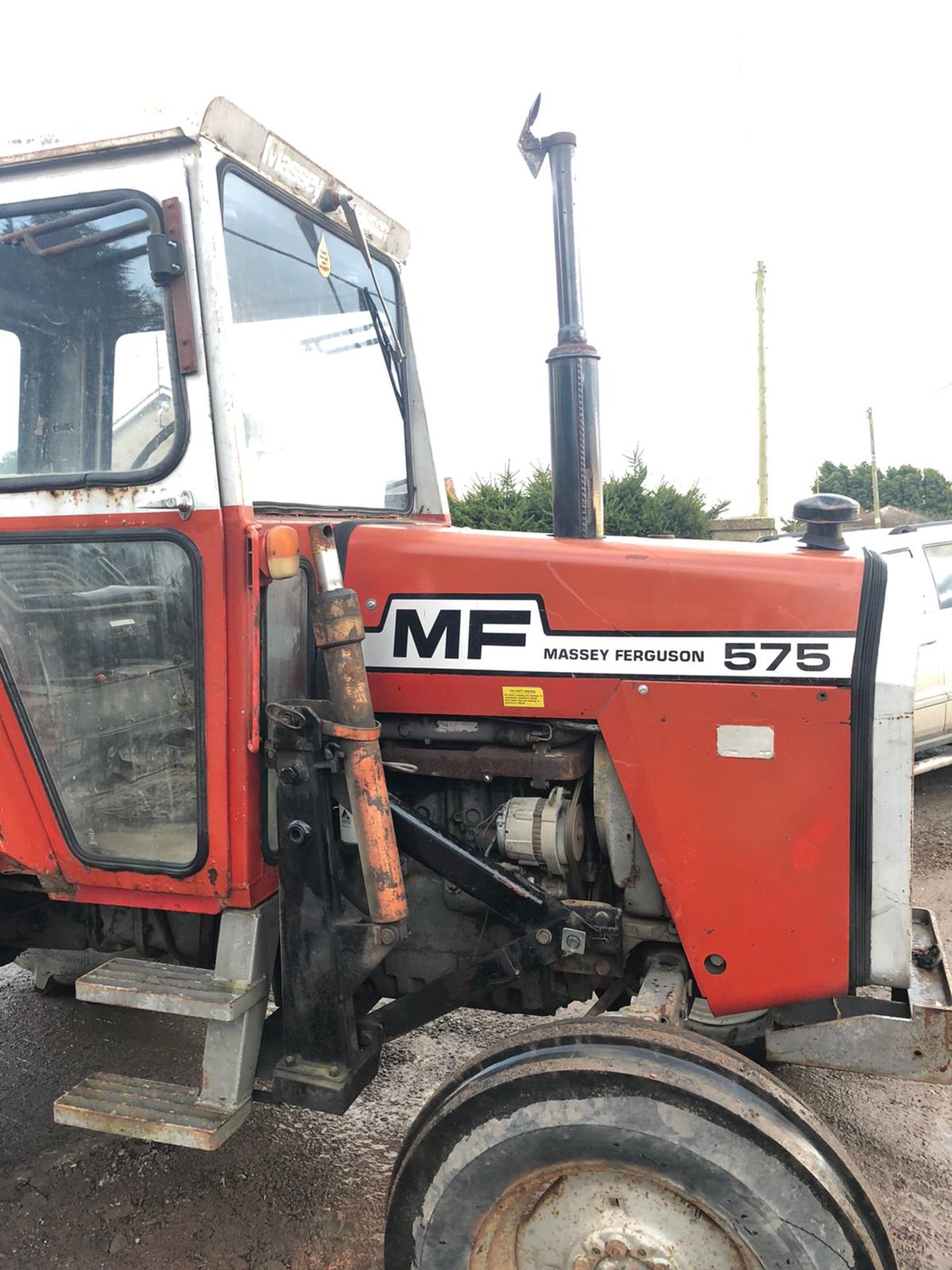 MASSEY FERGUSON 575 TRACTOR RUNS, WORKS AND DRIVES, GOOD TYRES, FULL CAB *PLUS VAT* - Image 4 of 8