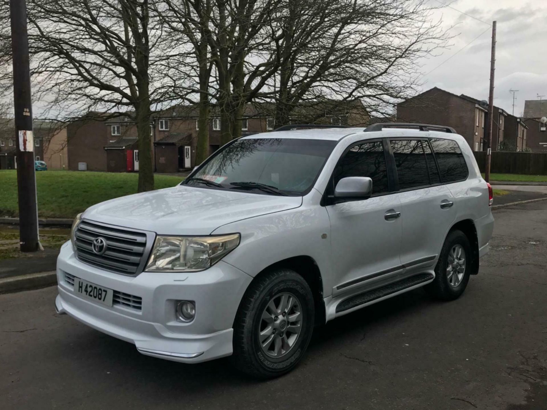 2008 TOYOTA LANDCRUISER LHD MANUAL PETROL LEFT HAND DRIVE 200 SERIES UK REG - Image 3 of 12