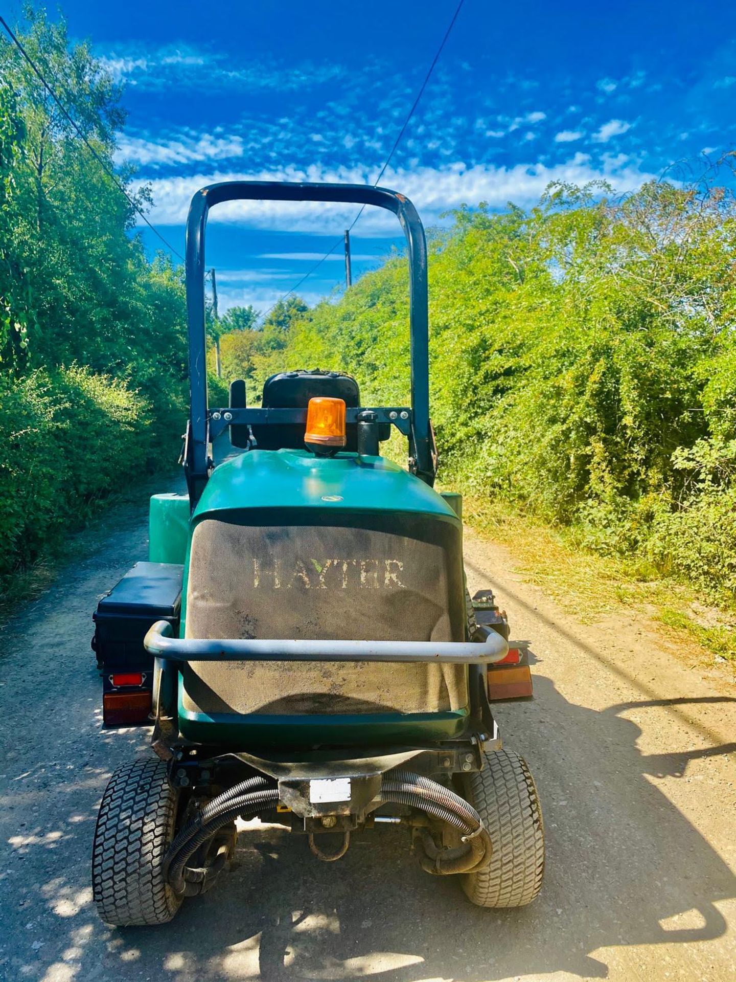 HAYTER 324 RIDE ON LAWN MOWER, 4 WHEEL DRIVE, 3-CYLINDER KUBOTA DIESEL ENGINE *PLUS VAT* - Image 3 of 5