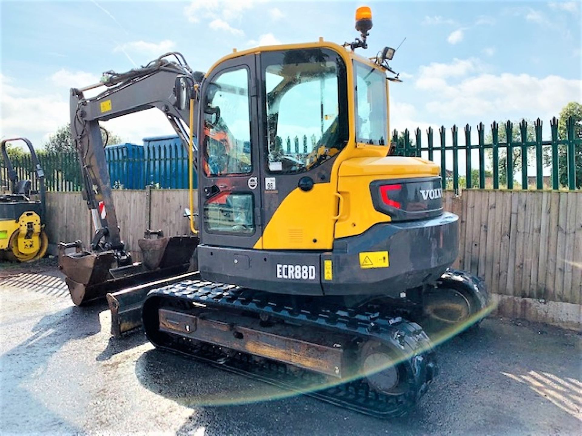 VOLVO ECR88D RUBBER TRACKED DIGGER / EXCAVATOR, YEAR 2015, 4148 HOURS, 3 X BUCKETS, AIR CON, RADIO - Image 3 of 17