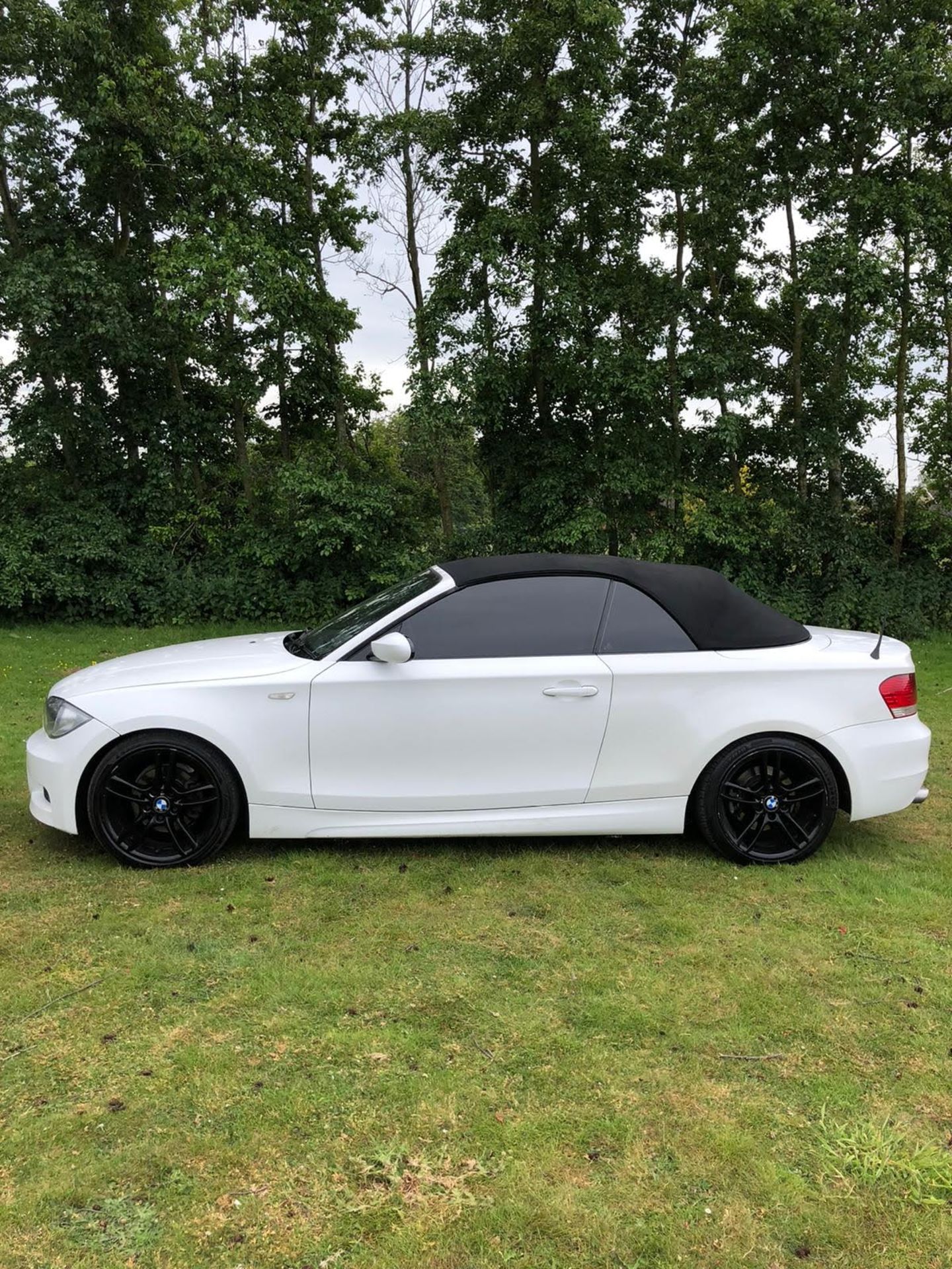 2009/09 REG BMW 118D M SPORT 2.0 DIESEL WHITE CONVERTIBLE, SHOWING 5 FORMER KEEPERS *NO VAT* - Image 5 of 15