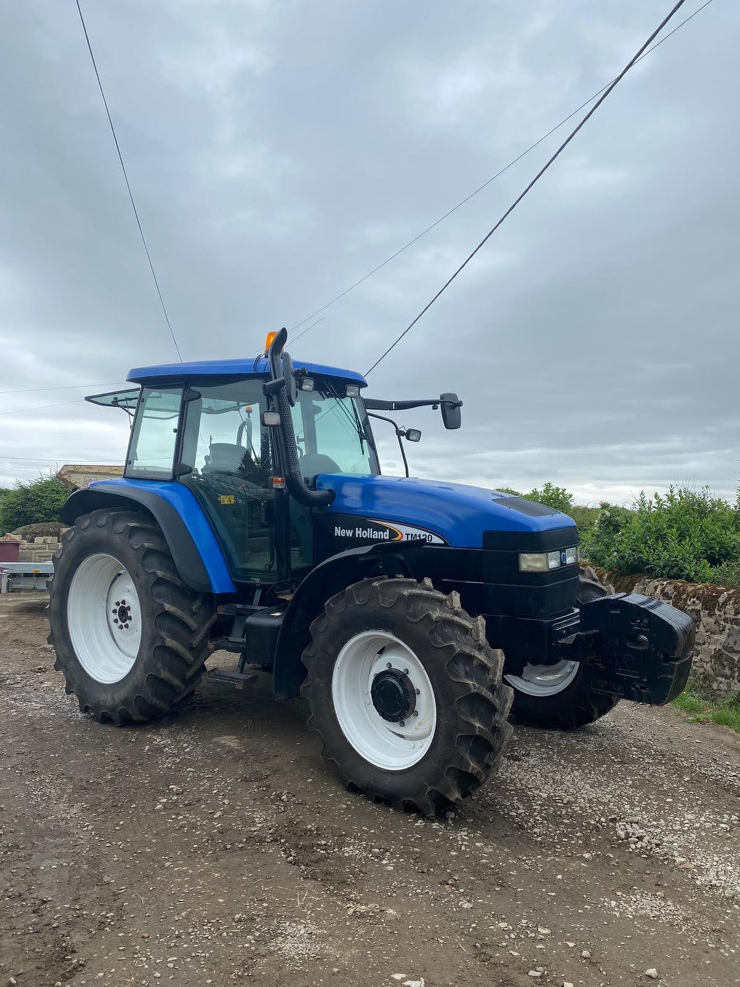 NEW HOLLAND TM120 TRACTOR, 4 WHEEL DRIVE, LOW HOURS ONLY 6128 GENUINE, MANUAL GEARBOX *PLUS VAT* - Image 2 of 10