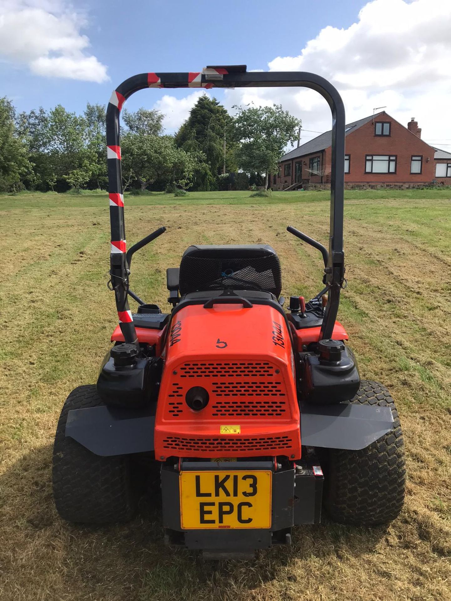 2013 KUBOTA ZD326 ZERO TURN RIDE ON LAWN MOWER, RUNS, DRIVES AND CUTS, 1020 HOURS *PLUS VAT* - Image 4 of 6