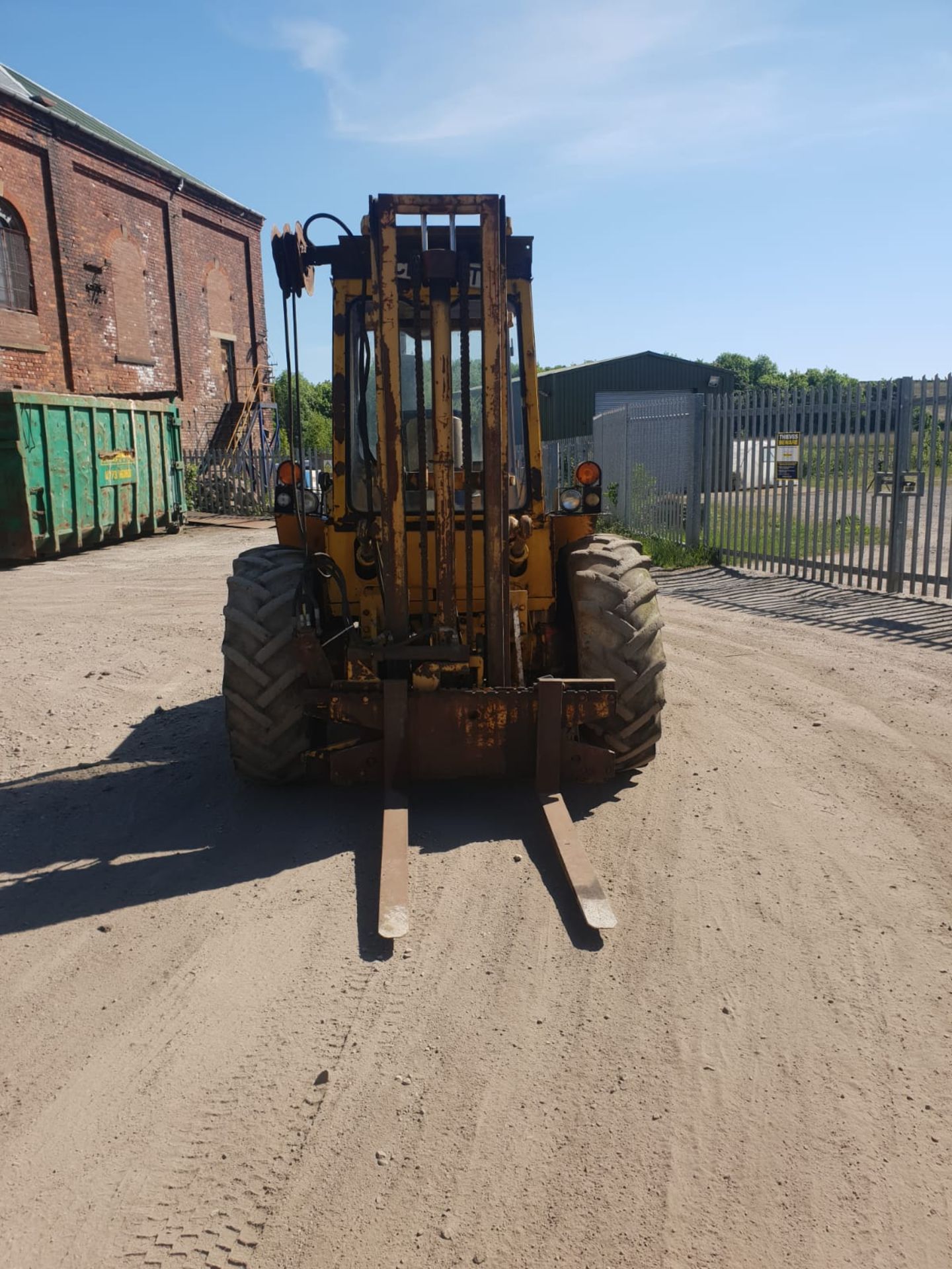 BONSER ALL TERRAIN FORKLIFT WITH SIDE SHIFT FORKS, RUNS, DRIVES AND LIFTS *NO VAT* - Image 5 of 9